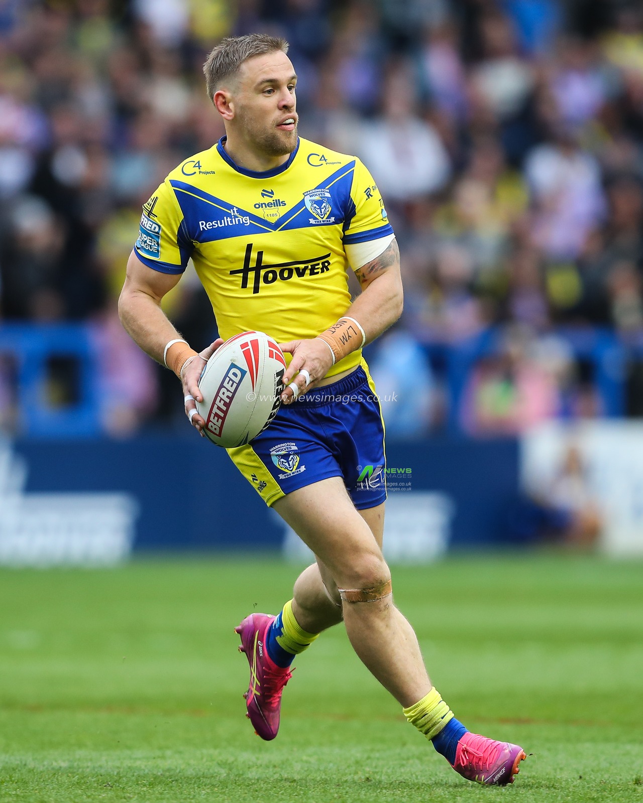Matt Dufty of Warrington Wolves in action during the Betfred Super League Round 7 match Warrington Wolves vs Hull FC at Halliwell Jones Stadium, Warrington, United Kingdom, 12th April 2025

(Photo by Gareth Evans/News Images)