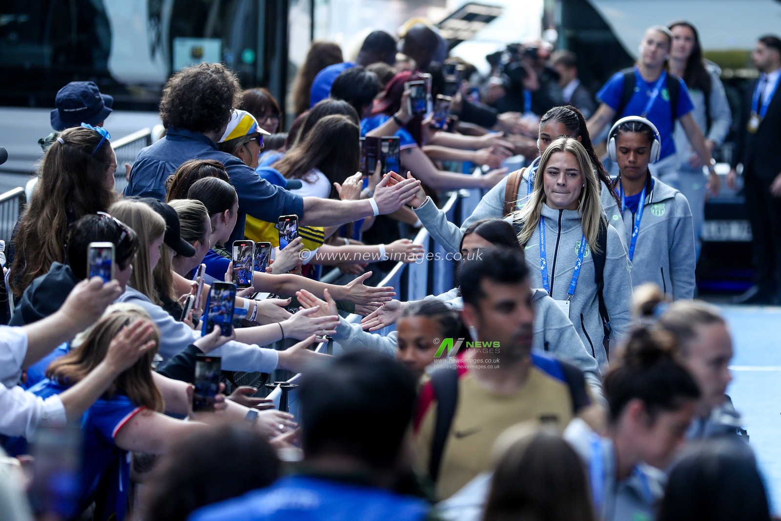 Barcelona Femeni arrive at Stamford Bridge prior to the UEFA Women's Champions League Semi-Final match Chelsea vs Barcelona at Stamford Bridge, London, United Kingdom, 27th April 2025

(Photo by Izzy Poles/News Images)