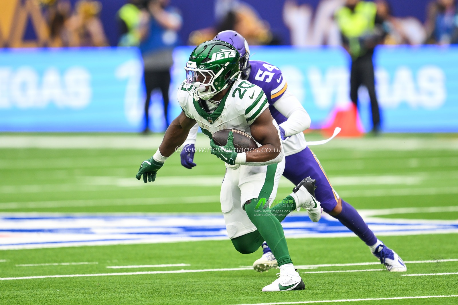 Breece Hall of the New York Jets incepts the ball during the Week 5 match New York Jets vs Minnesota Vikings at Tottenham Hotspur Stadium, London, United Kingdom, 6th October 2024

(Photo by Craig Thomas/News Images)