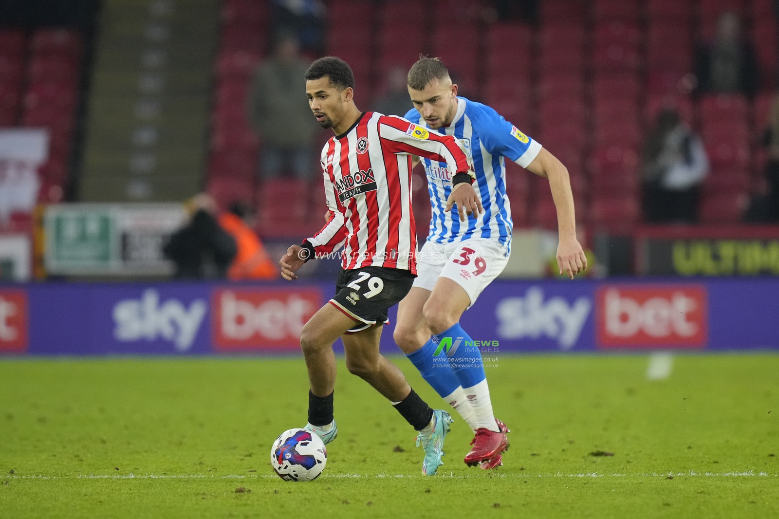 Iliman Ndiaye #29 of Sheffield United shields the ball from Micha? Helik #39 of Huddersfield Town during the Sky Bet Championship match Sheffield United vs Huddersfield Town at Bramall Lane, Sheffield, United Kingdom, 10th December 2022

(Photo by Steve Flynn/News Images)
