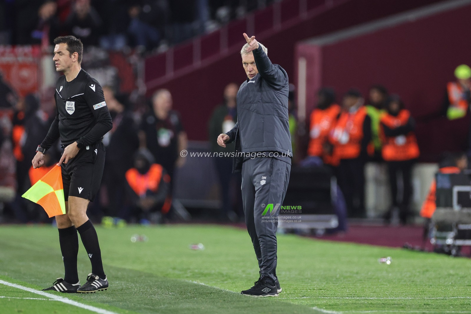 David Moyes manager of West Ham United gives his team instructions during the UEFA Europa League match West Ham United vs Olympiakos FC at London Stadium, London, United Kingdom, 9th November 2023

(Photo by Mark Cosgrove/News Images)