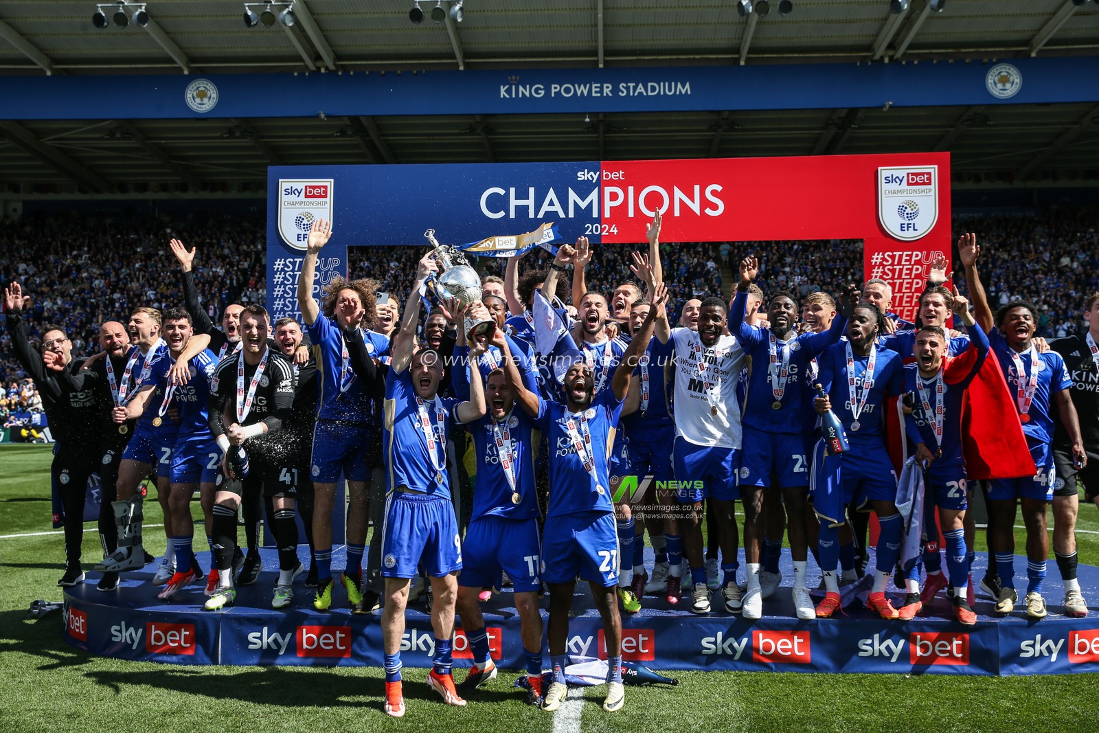 Leicester City lift the Championship trophy after the Sky Bet Championship match Leicester City vs Blackburn Rovers at King Power Stadium, Leicester, United Kingdom, 4th May 2024

(Photo by Gareth Evans/News Images)