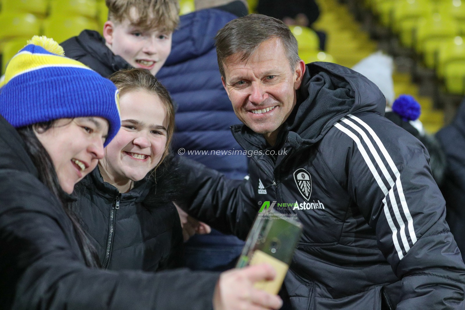 Jesse Marsch manager of Leeds United poses for a photo with fans after the Mid season friendly match Leeds United vs Real Sociedad at Elland Road, Leeds, United Kingdom, 16th December 2022

(Photo by James Heaton/News Images)