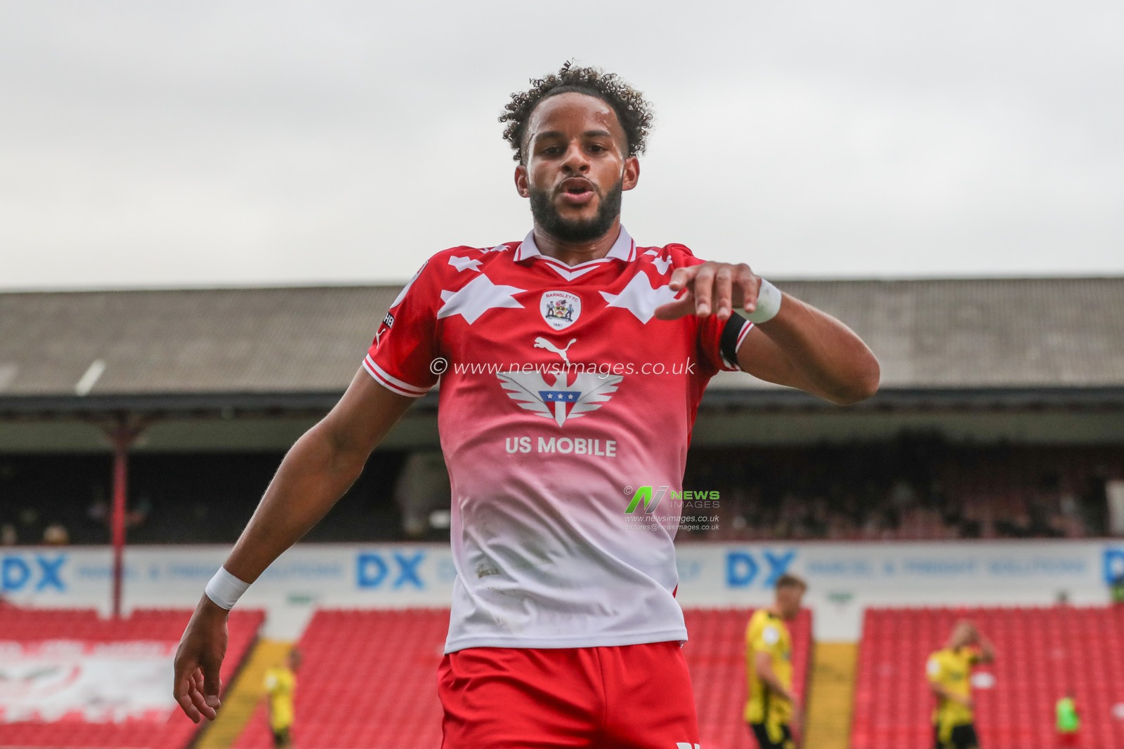 Barry Cotter #17 of Barnsley during the Sky Bet League 1 match Barnsley vs Burton Albion at Oakwell, Barnsley, United Kingdom, 16th September 2023

(Photo by Alfie Cosgrove/News Images)