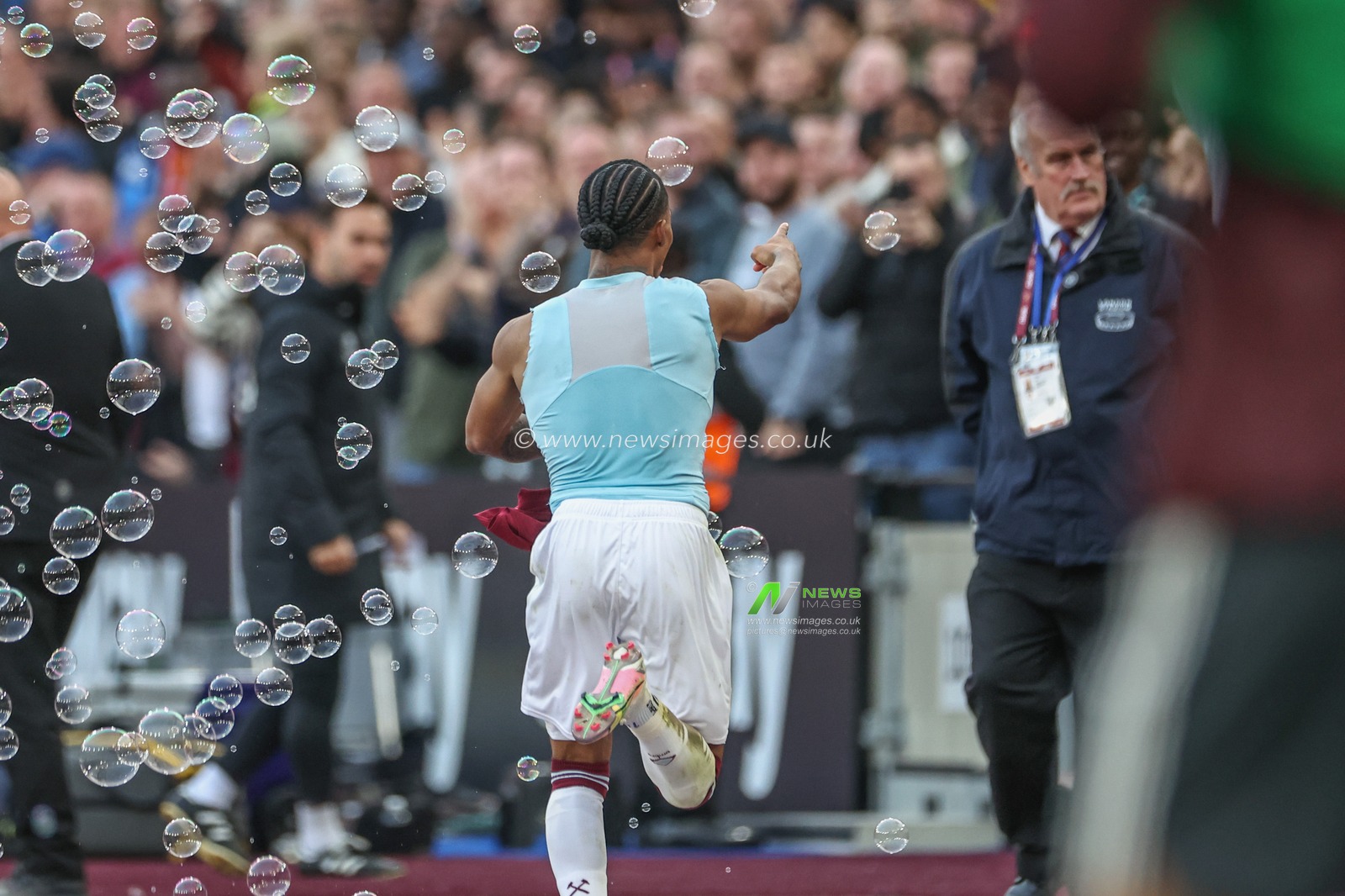Crysencio Summerville of West Ham United celebrates his goal to make it 1-0 during the Premier League match West Ham United vs Manchester United at London Stadium, London, United Kingdom, 27th October 2024

(Photo by Mark Cosgrove/News Images)