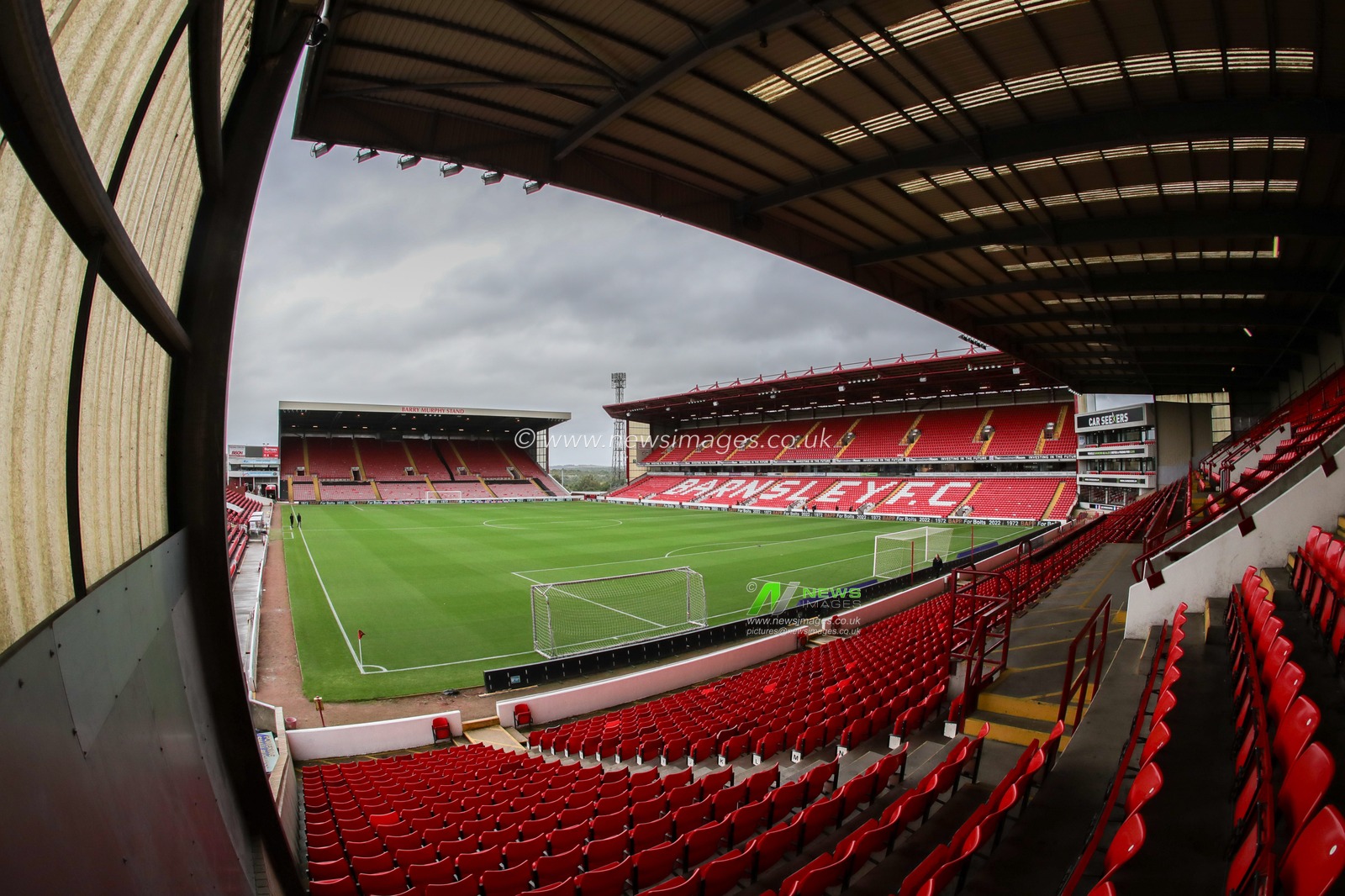 A general view of Oakwell during the Sky Bet League 1 match Barnsley vs Portsmouth at Oakwell, Barnsley, United Kingdom, 19th September 2023

(Photo by Alfie Cosgrove/News Images)