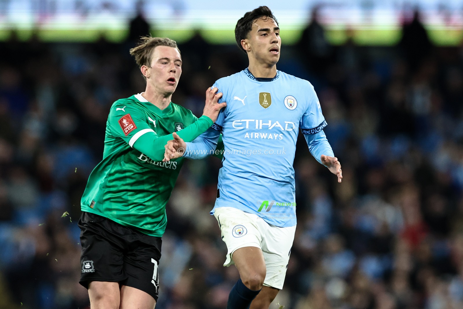 Vitor Reis of Manchester City holds off Callum Wright of Plymouth Argyle during the Emirates FA Cup 5th Round match Manchester City vs Plymouth Argyle at Etihad Stadium, Manchester, United Kingdom, 1st March 2025

(Photo by Mark Cosgrove/News Images)