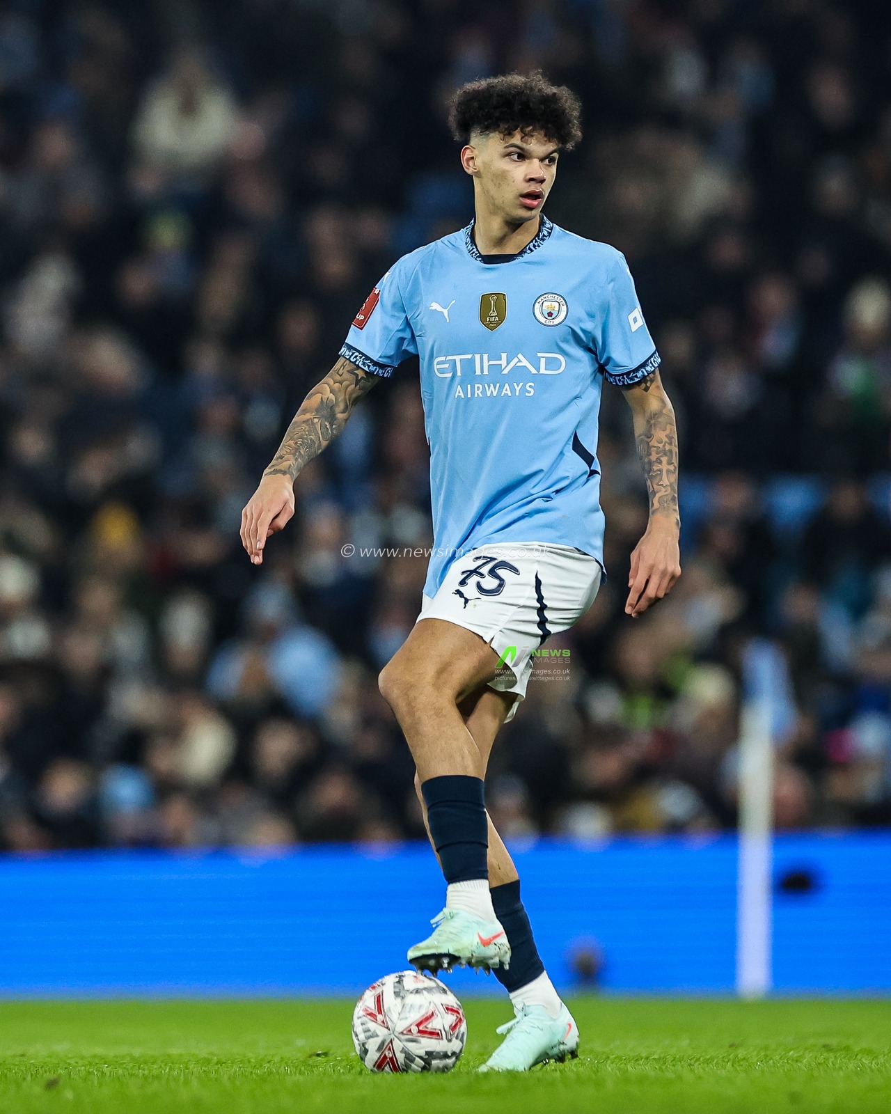 Nico O'Reilly of Manchester City controls the ball during the Emirates FA Cup 3rd Round match Manchester City vs Salford City at Etihad Stadium, Manchester, United Kingdom, 11th January 2025

(Photo by Mark Cosgrove/News Images)