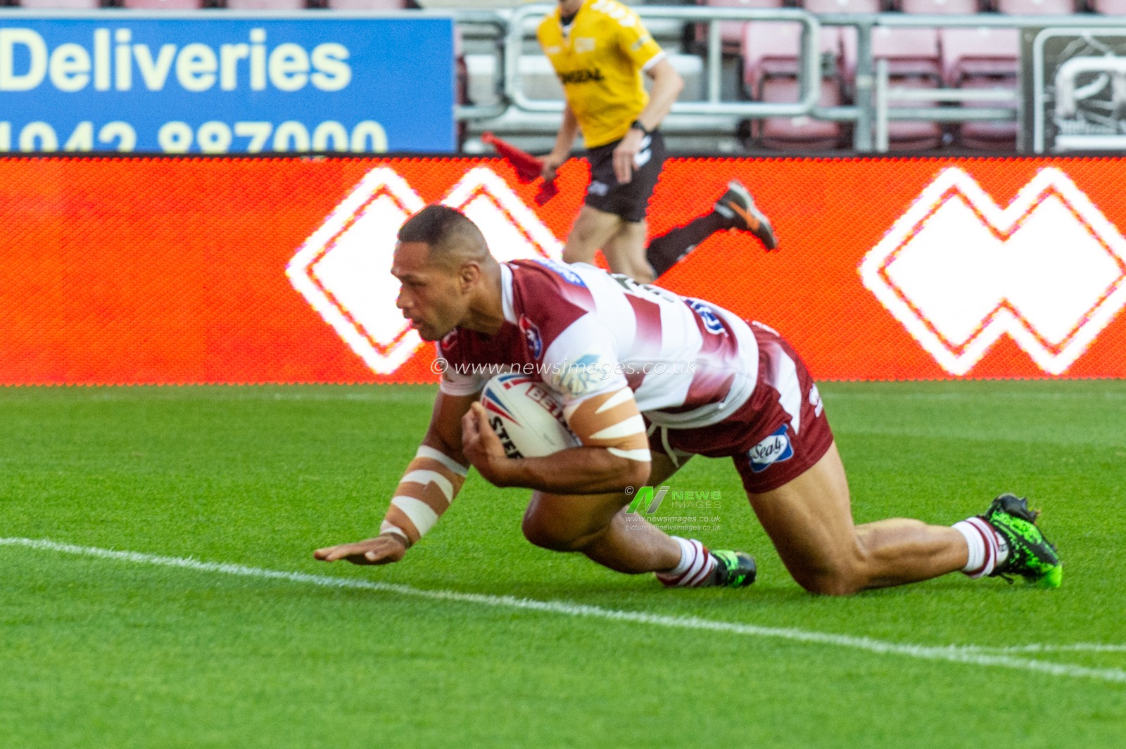 18th July 2019 , DW Stadium, Wigan, England;  Betfred Super League, Round 23, Wigan Warriors vs Wakefield Trinity ; Willie Isa of Wigan Warriors scores his sides try

Credit: Richard Long/News Images