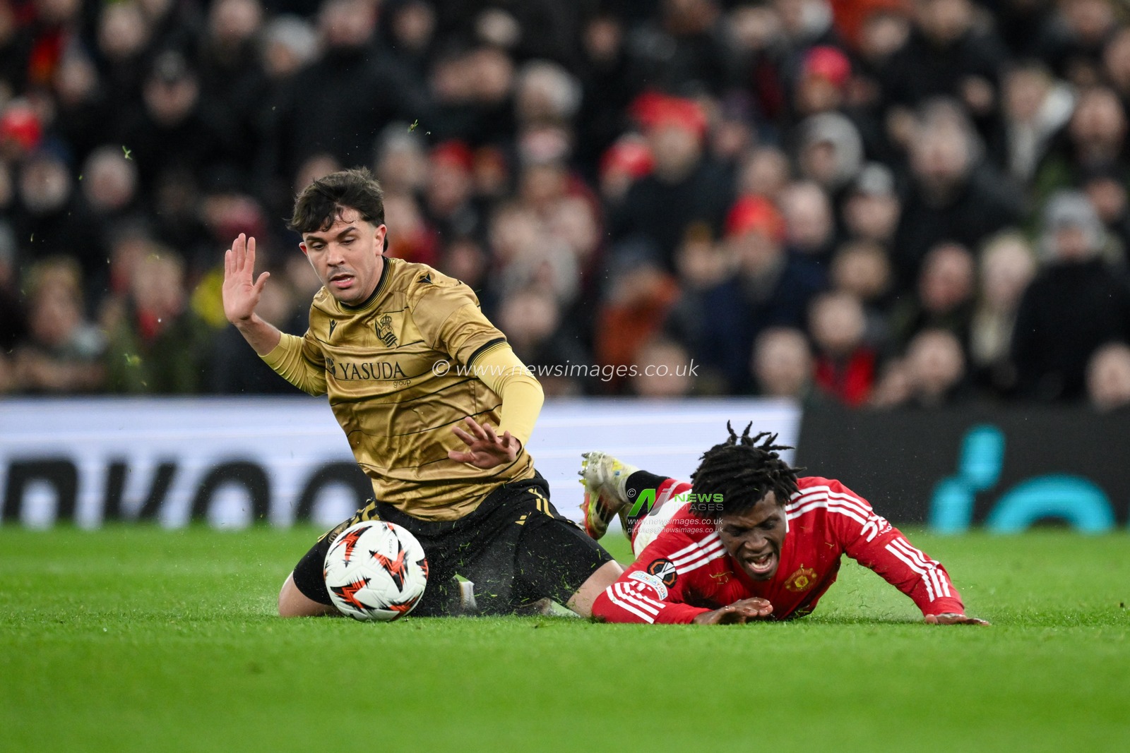 Jon Mikel Aramburu of Real Sociedad could Patrick Dorgu of Manchester United and is given a red card ans sent off during the UEFA Europa League Last 16 match Manchester United vs Real Sociedad at Old Trafford, Manchester, United Kingdom, 13th March 2025

(Photo by Craig Thomas/News Images)