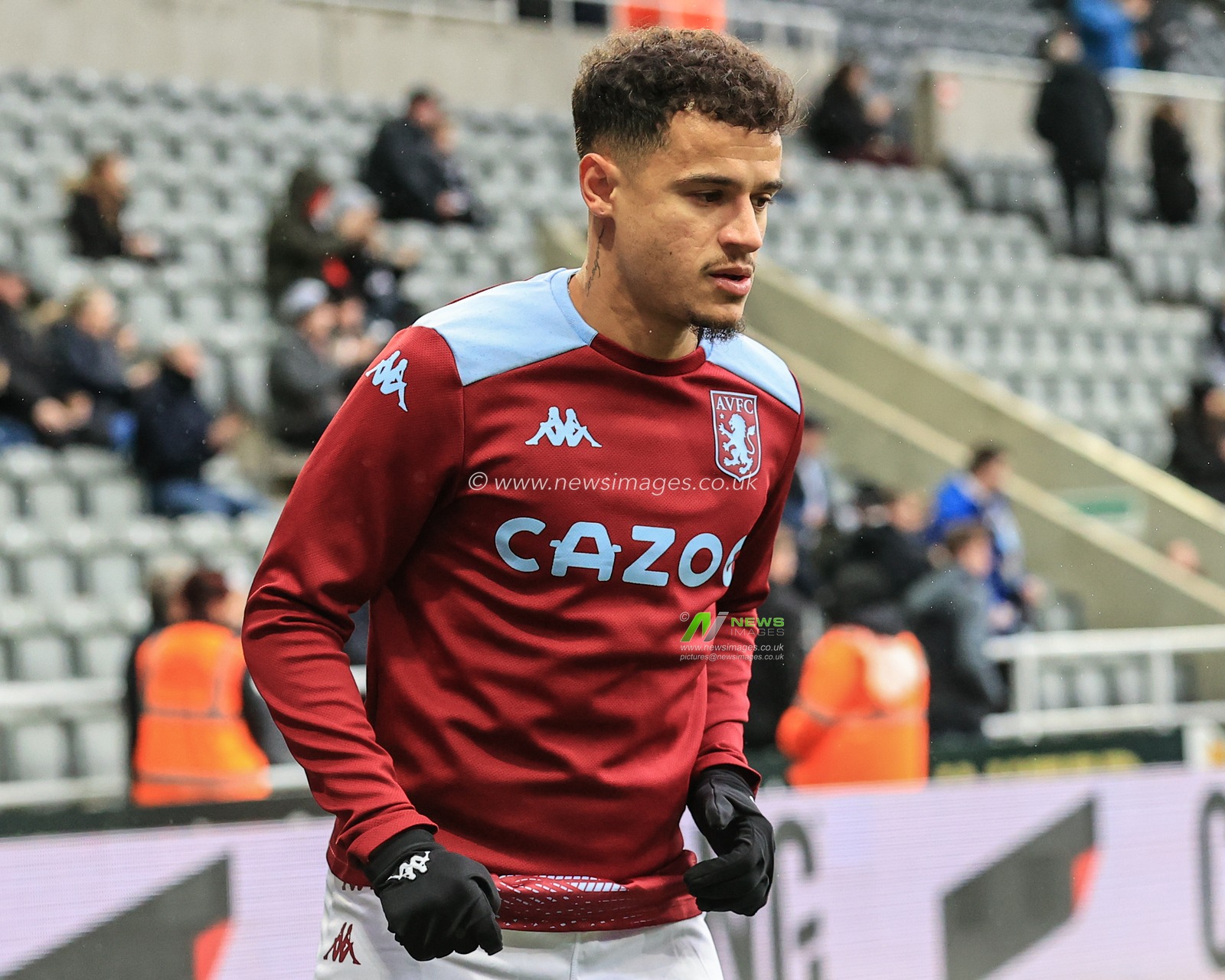 Philippe Coutinho #23 of Aston Villa during the pre-game warmup