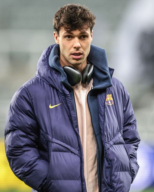 Pau Cubarsi of Barcelona arrives during the UEFA Champions League Last 16 match Newcastle Untied vs Barcelona at St. James's Park, Newcastle, United Kingdom on 10 March 2026

(Photo by Mark Cosgrove/News Images)