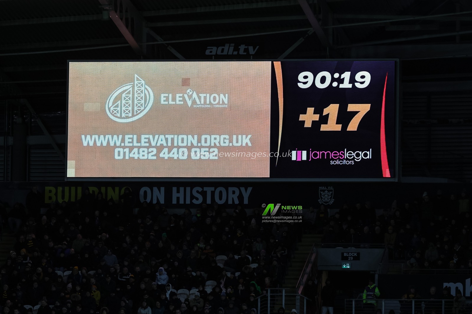 The LCD screen shows seventeen minutes of extra time due to injuries in the second half during the Sky Bet Championship match Hull City vs Stoke City at MKM Stadium, Hull, United Kingdom, 1st January 2026

(Photo by Mark Cosgrove/News Images)

*** GER AUT SUI OUT ***