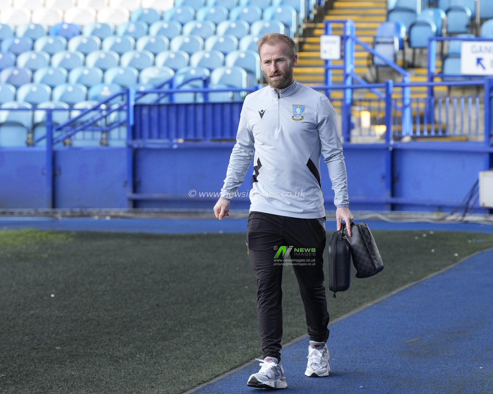 Barry Bannan #10 of Sheffield Wednesday arrives at the Stadium before the Emirates FA Cup Fourth Round match Sheffield Wednesday vs Fleetwood Town at Hillsborough, Sheffield, United Kingdom, 28th January 2023

(Photo by Steve Flynn/News Images)