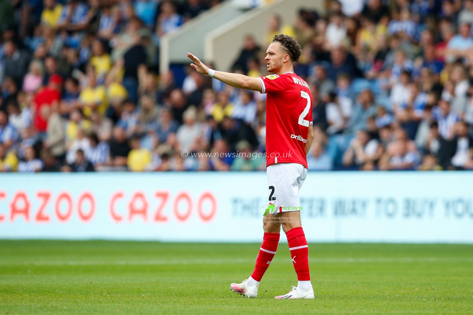 Jordan Williams #2 of Barnsley during the Sky Bet League 1 match Sheffield Wednesday vs Barnsley at Hillsborough, Sheffield, United Kingdom, 3rd September 2022

(Photo by Ben Early/News Images)