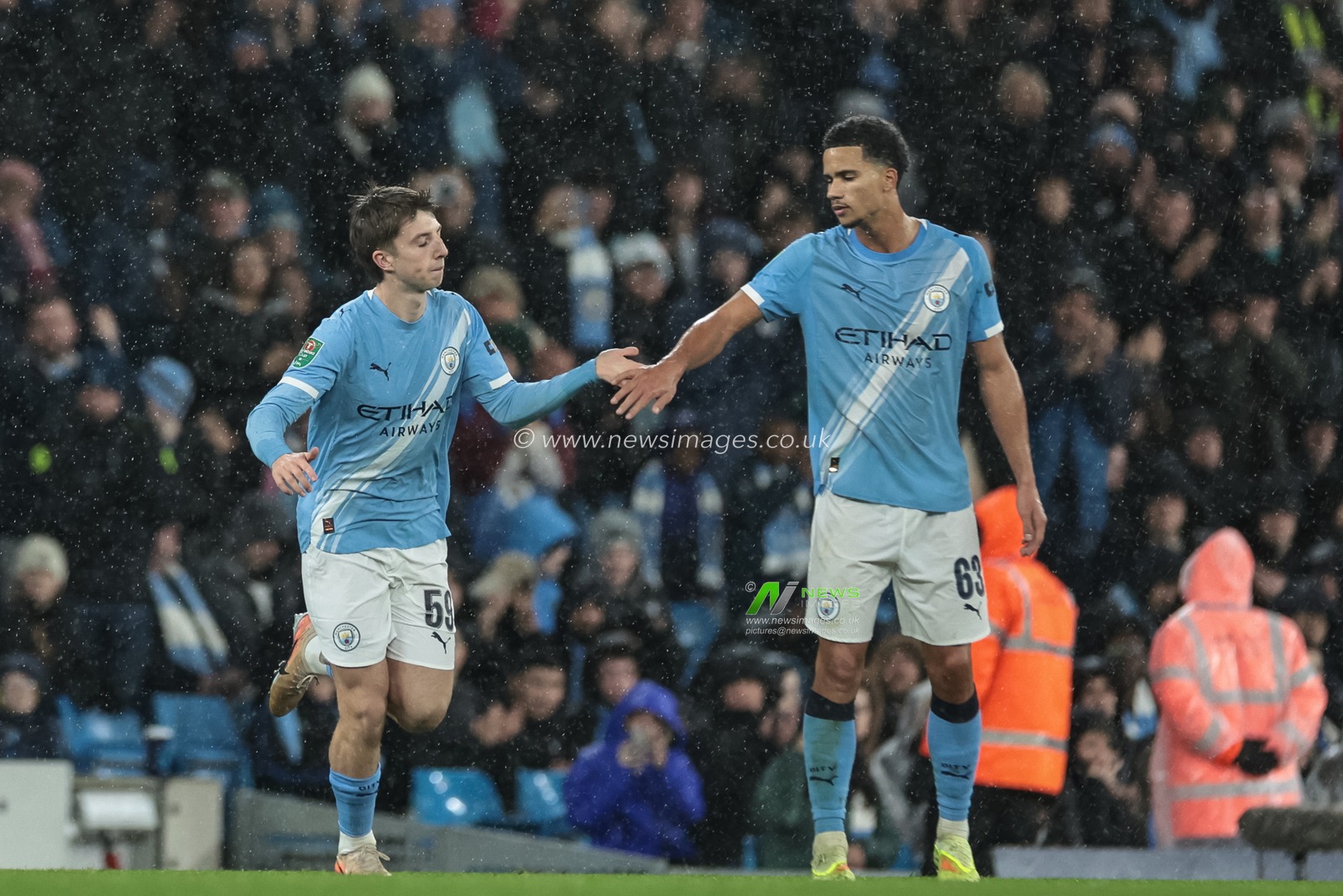 Charlie Gray of Manchester City come on for Phil Foden of Manchester City during the Carabao Cup Quarter Final match Manchester City vs Brentford at Etihad Stadium, Manchester, United Kingdom, 17th December 2025

(Photo by Mark Cosgrove/News Images)

*** GER AUT SUI OUT ***