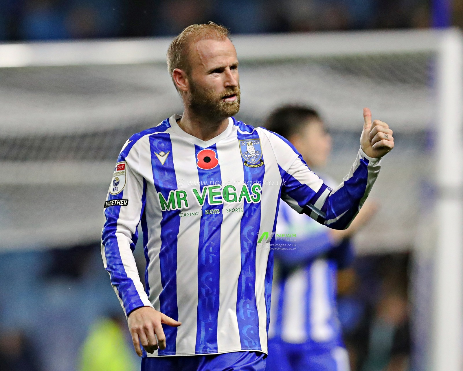 Barry Bannan of Sheffield Wednesday applauds the fans after the Sky Bet Championship match Sheffield Wednesday vs Norwich City at Hillsborough, Sheffield, United Kingdom, 5th November 2025(Photo by Sam Eaden/News Images)*** GER AUT SUI OUT ***