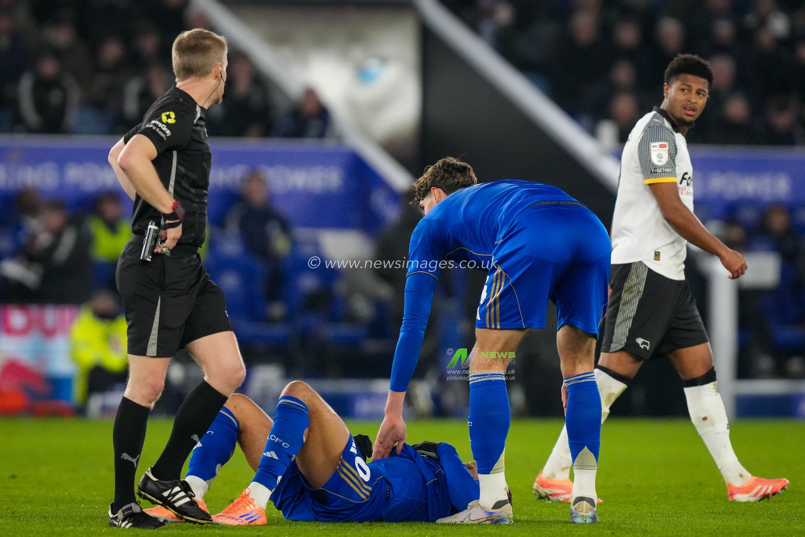 Aaron Ramsey of Leicester City goes down injured moments after being substituted on during the Sky Bet Championship match Leicester City vs Derby County at King Power Stadium, Leicester, United Kingdom, 29th December 2025

(Photo by Maynard Manyowa/News Images)

*** GER AUT SUI OUT ***