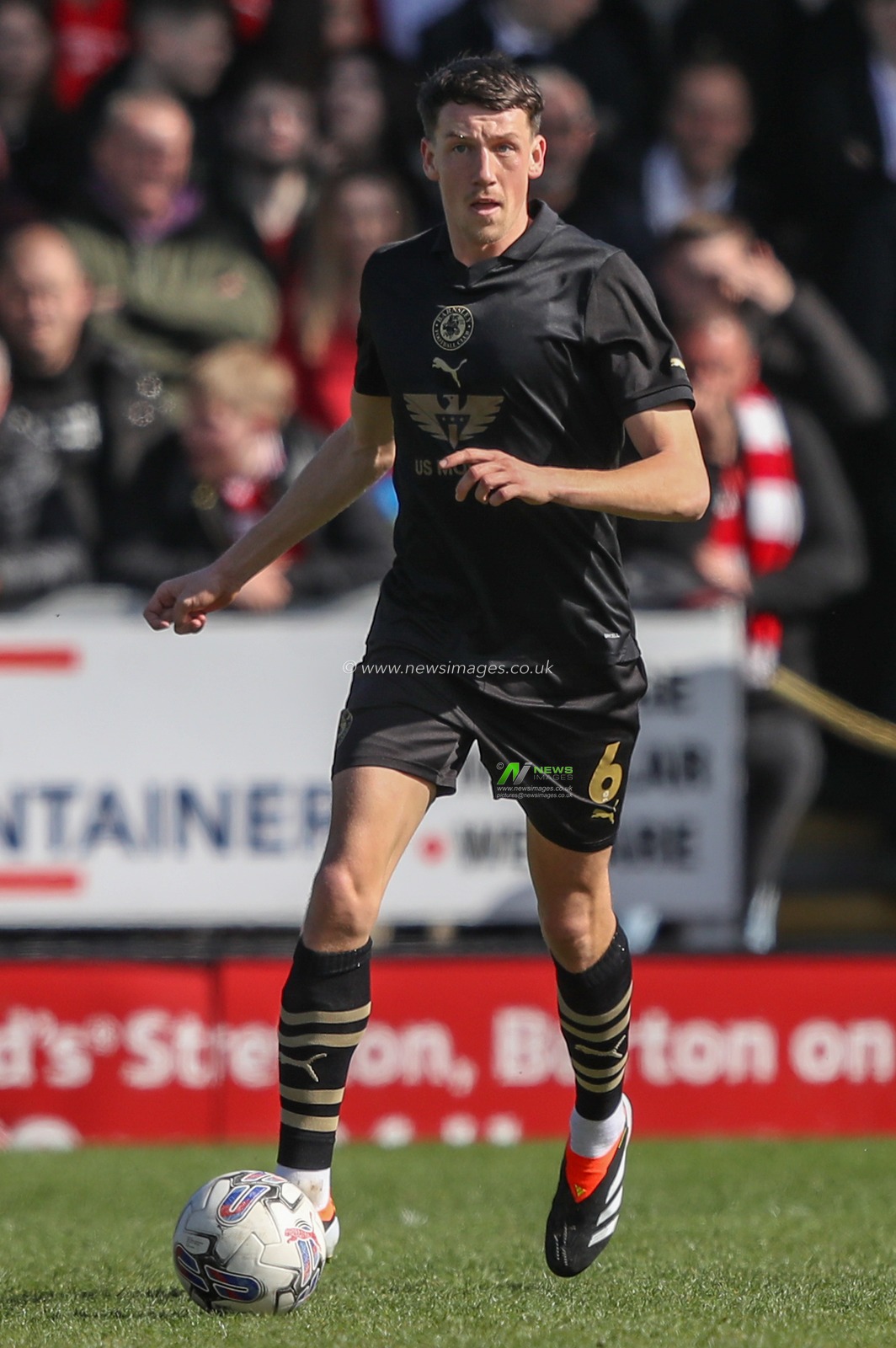 MaÃ«l de Gevigney of Barnsley in action during the Sky Bet League 1 match Burton Albion vs Barnsley at Pirelli Stadium, Burton upon Trent, United Kingdom, 1st April 2024

(Photo by Alfie Cosgrove/News Images)