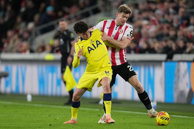 Nathan Collins of Brentford battles Archie Gray of Tottenham Hotspur for the ball during the Premier League match Brentford vs Tottenham Hotspur at The Gtech Community Stadium, London, United Kingdom, 1st January 2026

(Photo by Harvey Murphy/News Images)

*** GER AUT SUI OUT ***