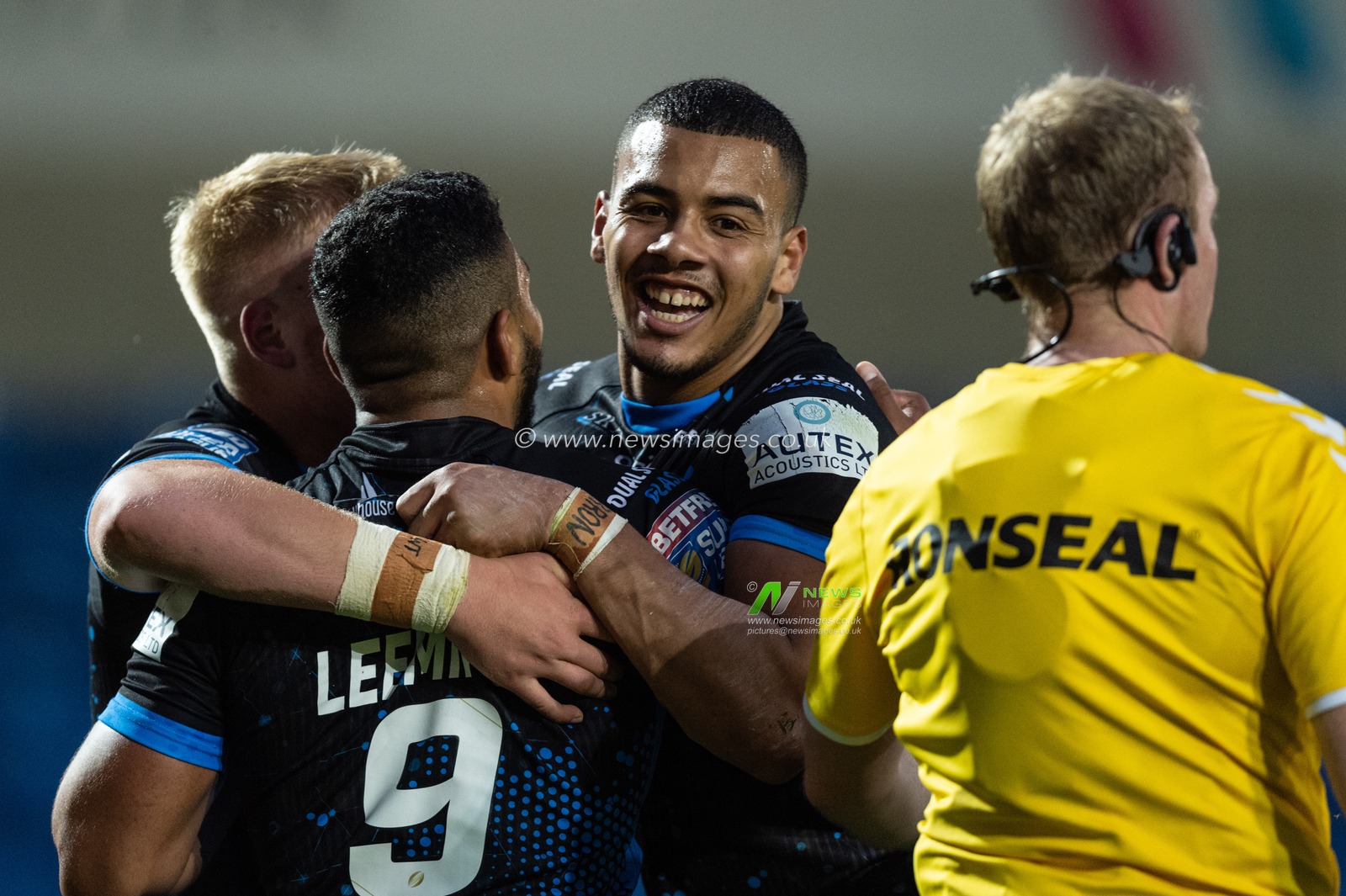 4th July 2019 ,  AJ Bell Stadium, Salford, England;  Betfred Super League, Round 21, Salford Red Devils vs Huddersfield Giants ; Darnell Mcintosh (1) of Huddersfield Giants celebrates scoring his try with team mates

Credit: Richard Long/News Images