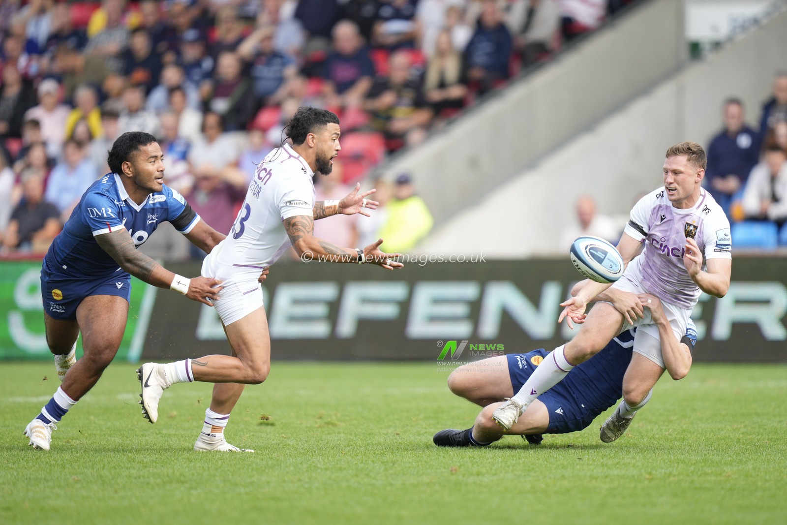 Northampton Saints Fraser Dingwall passes to Matt Proctor but Sale Sharks Manu Tuilagi tackles early during the Gallagher Premiership match Sale Sharks vs Northampton Saints at AJ Bell Stadium, Eccles, United Kingdom, 11th September 2022

(Photo by Steve Flynn/News Images)