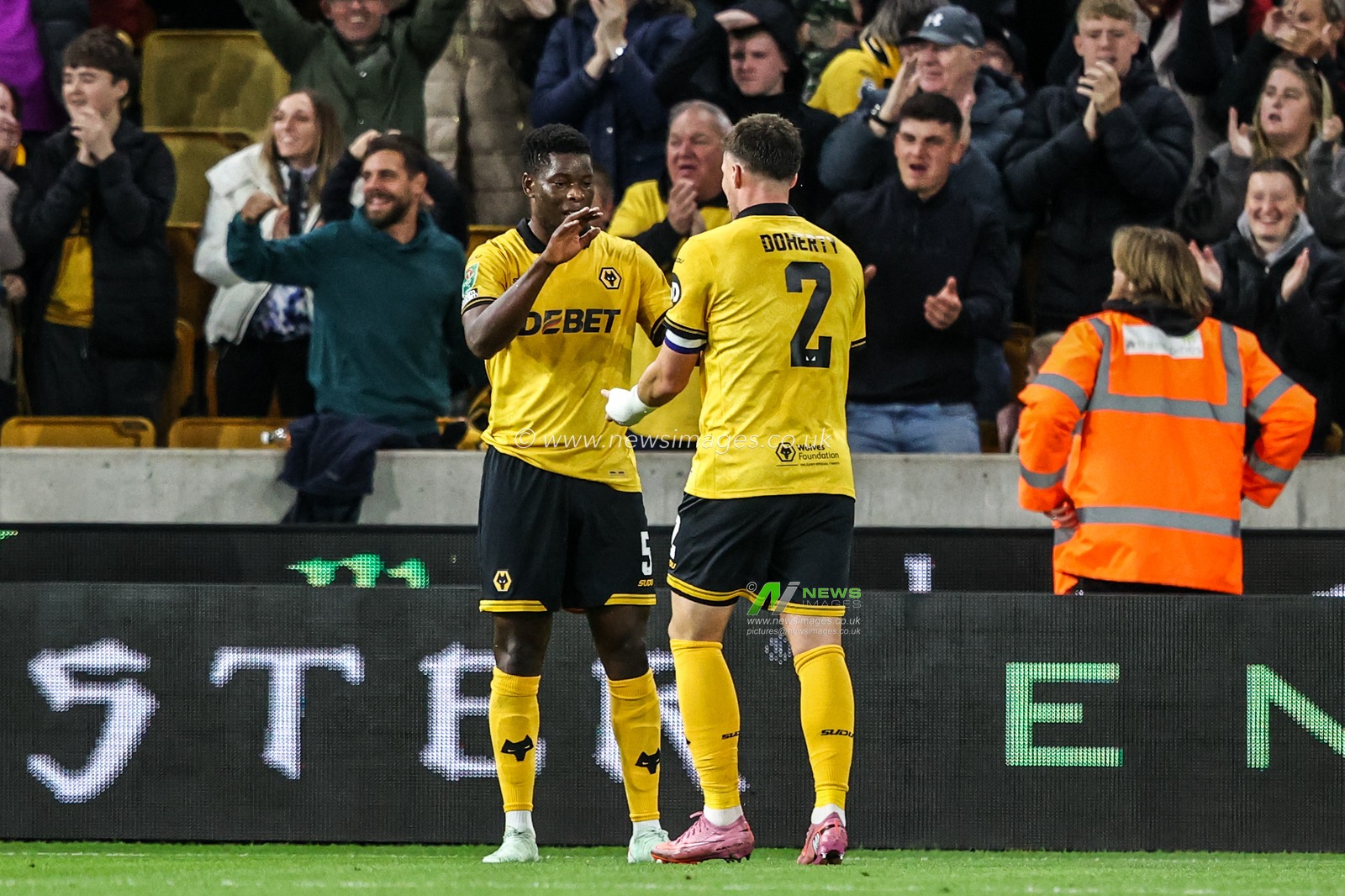 Marshall Munetsi of Wolverhampton Wanderers celebrates his goal to make it 1-0 during the Carabao Cup round 3 match Wolverhampton Wanderers vs Everton at Molineux, Wolverhampton, United Kingdom, 23rd September 2025

(Photo by Alfie Cosgrove/News Images)