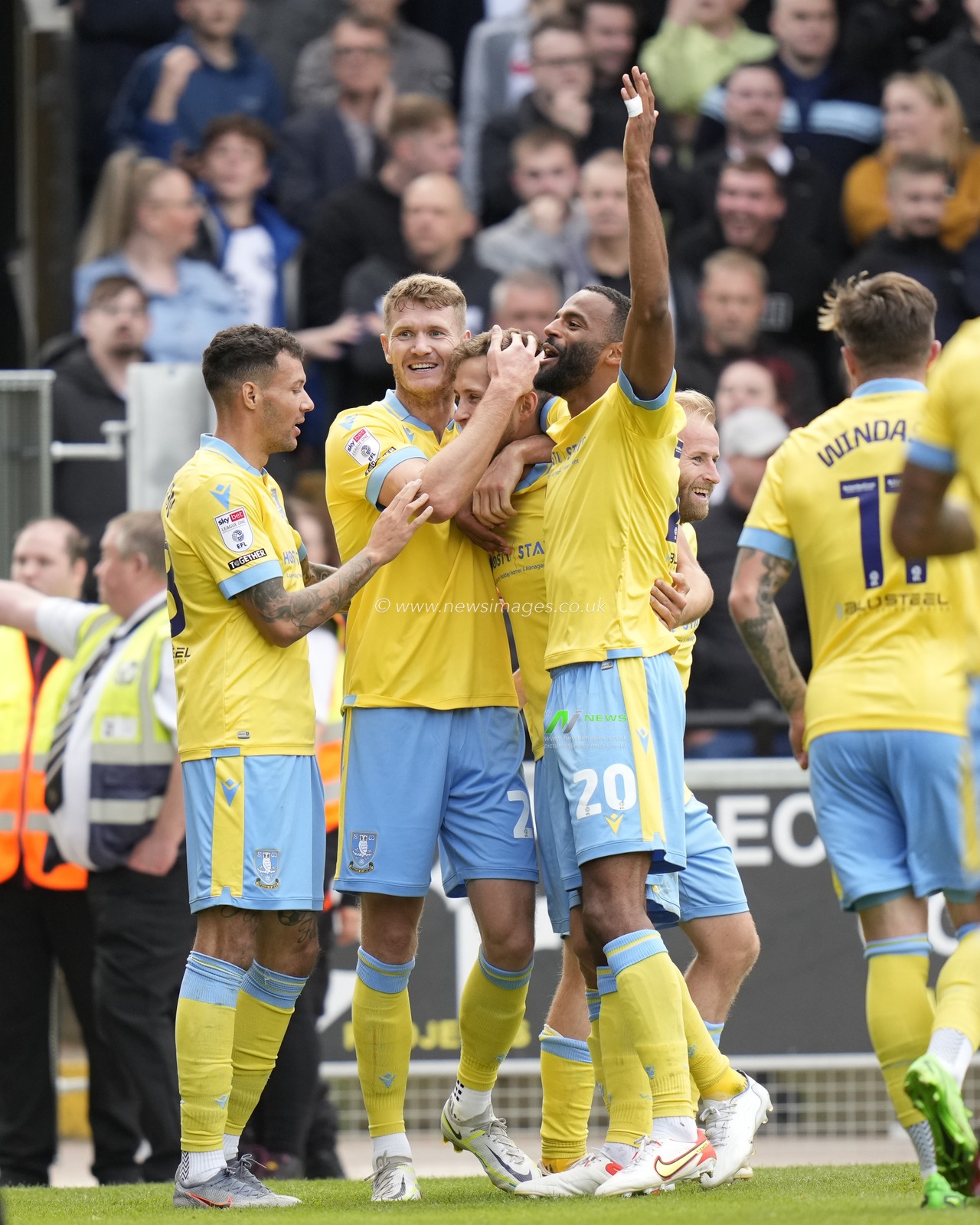 Will Vaulks of Sheffield Wednesday is congratulated by his team mates after scoring to put his side 1-0 up during the Sky Bet League 1 match Port Vale vs Sheffield Wednesday at Vale Park, Burslem, United Kingdom, 1st October 2022

(Photo by Steve Flynn/News Images)