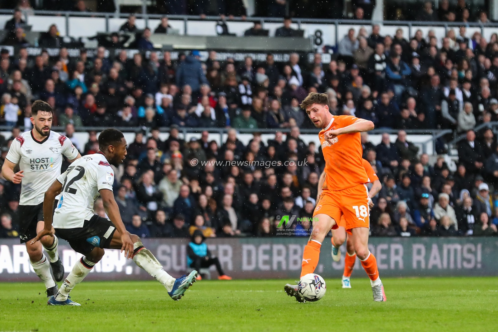 Jake Beesley of Blackpool passes the ball during the Sky Bet League 1 match Derby County vs Blackpool at Pride Park Stadium, Derby, United Kingdom, 29th March 2024

(Photo by Gareth Evans/News Images)