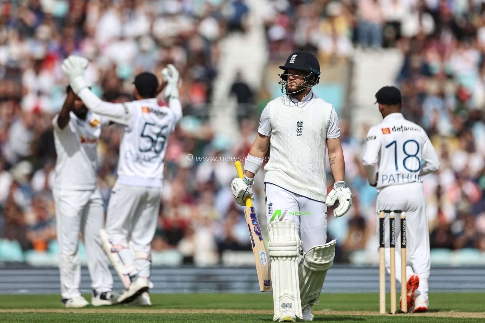 A dejected Ben Duckett of England leaves the field after been dismissed for 7 runs during the 3rd Rothesay Test Match Day Three England v Sri Lanka at The Kia Oval, London, United Kingdom, 8th September 2024

(Photo by Mark Cosgrove/News Images)