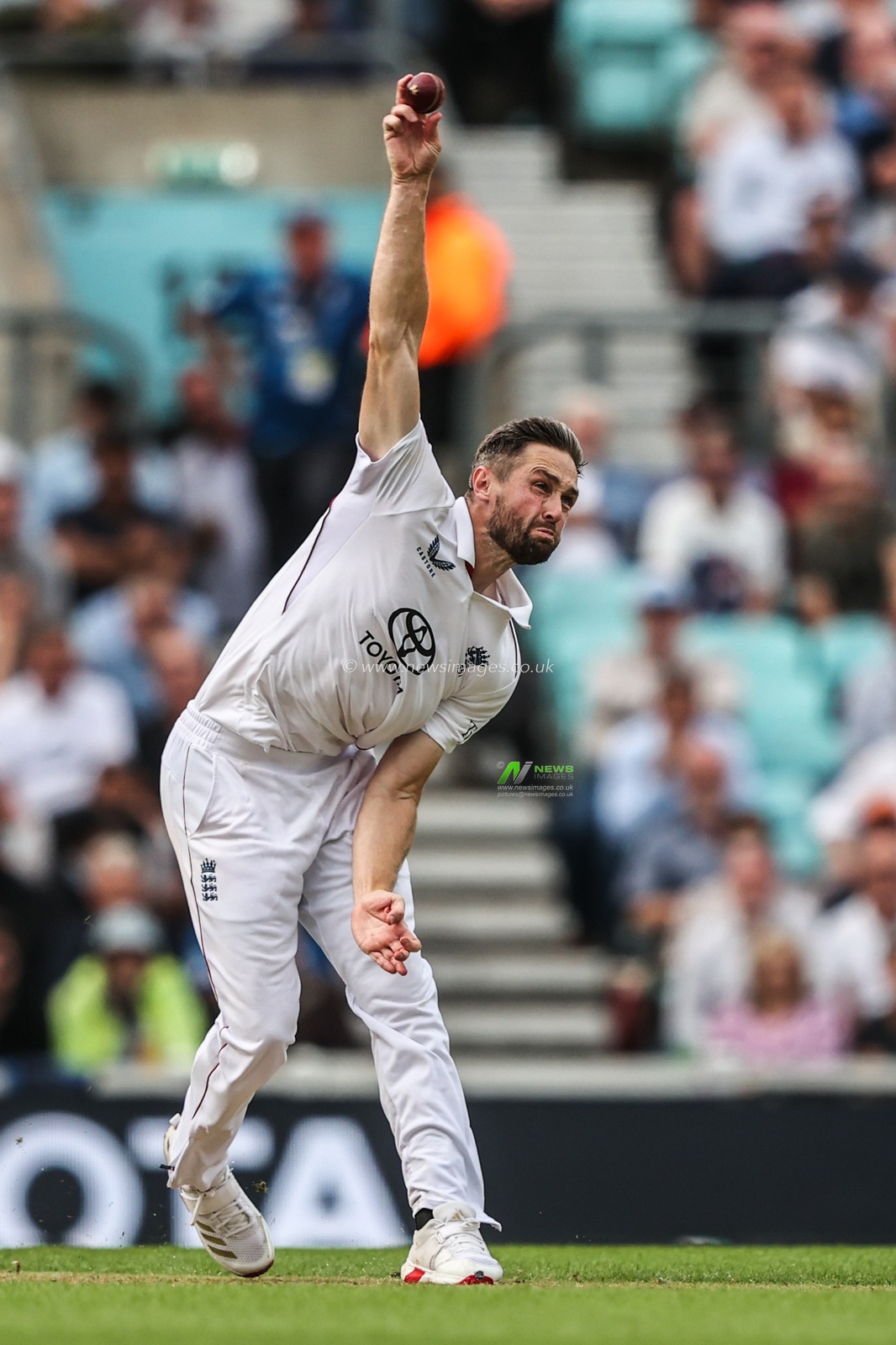 Chris Woakes of England delivers the ball during the Rothesay 5th Rothesay Test Day 1 Match England v India at The Kia Oval, London, United Kingdom, 31st July 2025

(Photo by Alfie Cosgrove/News Images)