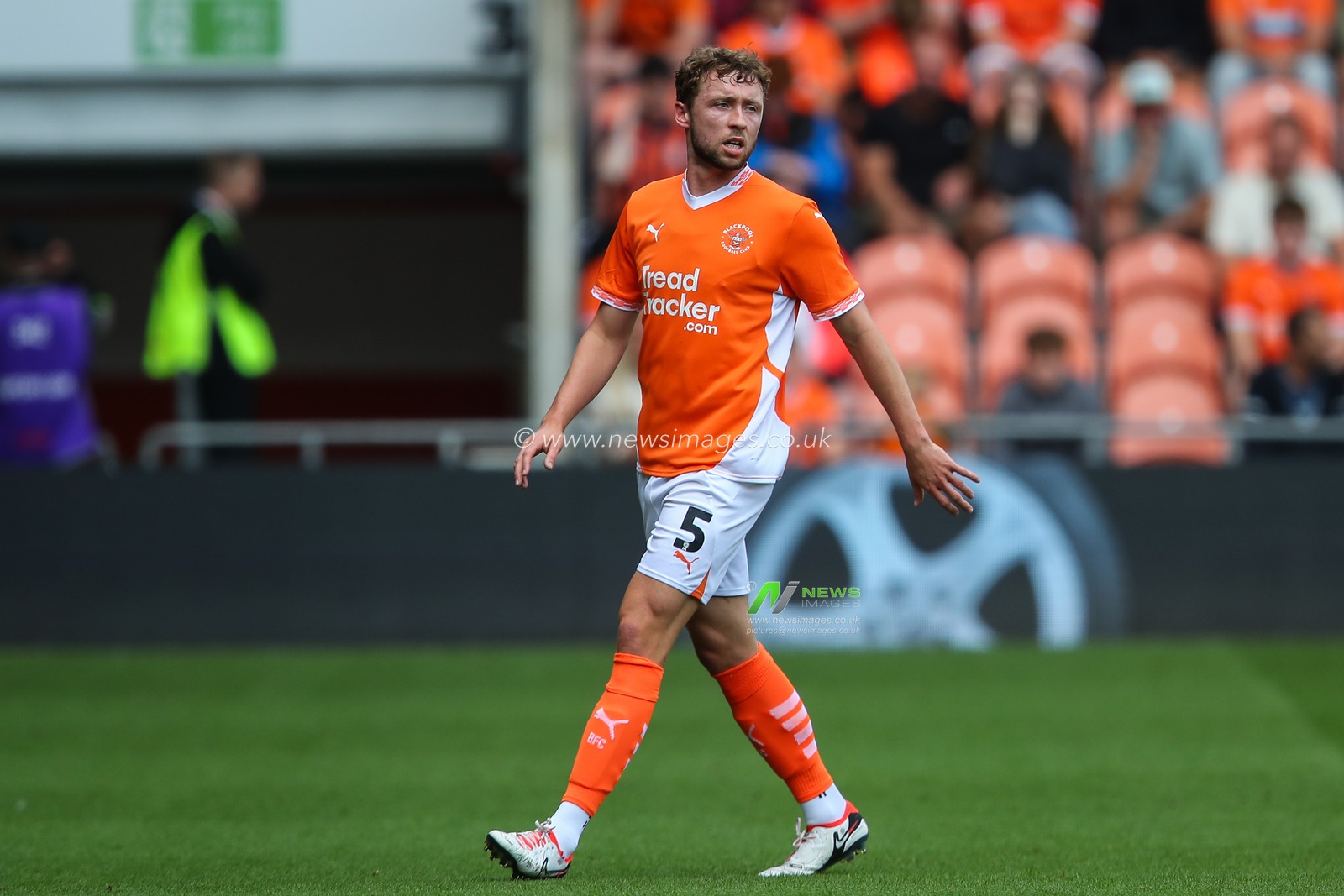 Matthew Pennington of Blackpool during the Sky Bet League 1 match Blackpool vs Stockport County at Bloomfield Road, Blackpool, United Kingdom, 17th August 2024

(Photo by Gareth Evans/News Images)