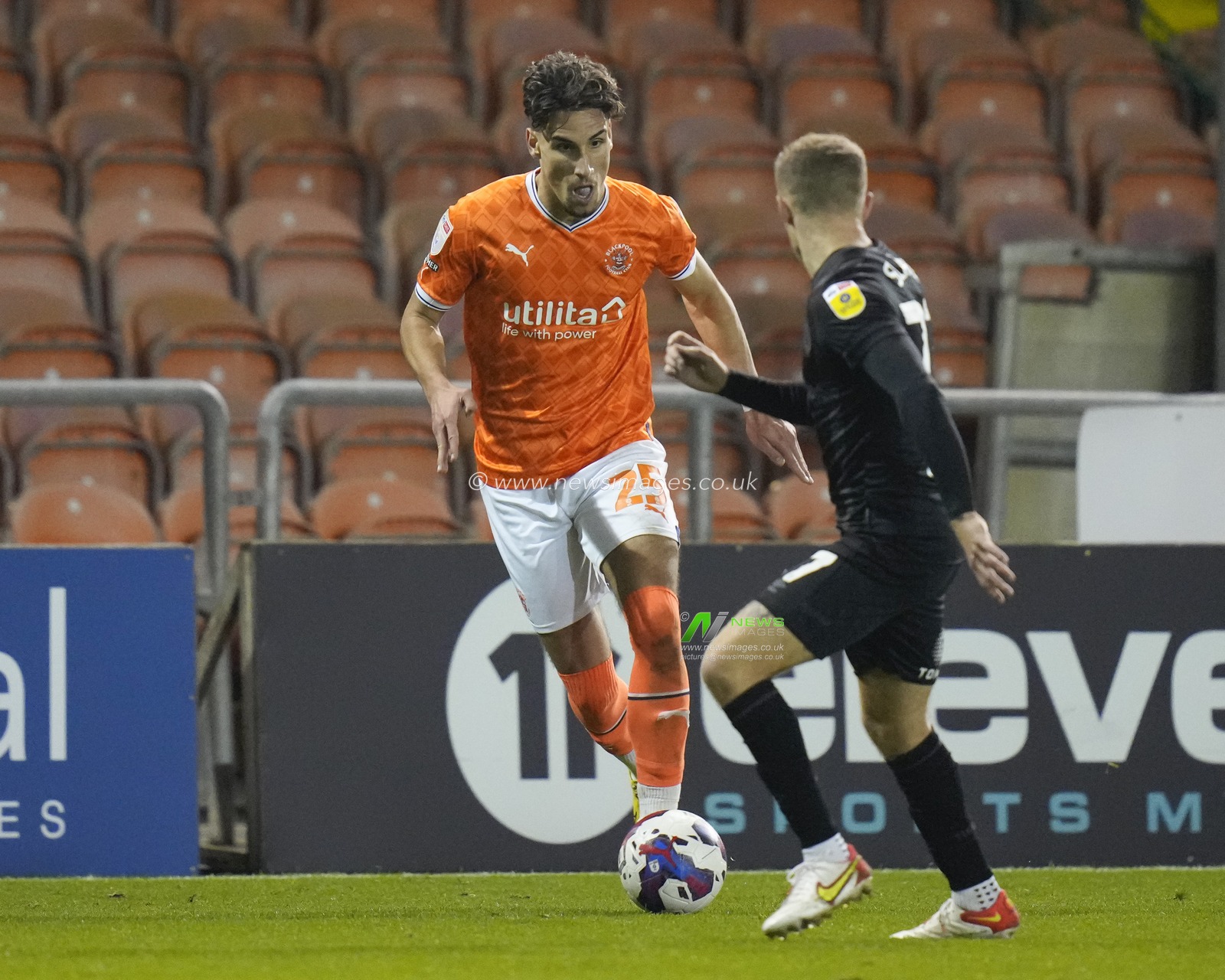 Theo Corbeanu #25 of Blackpool runs at Regan Slater #27 of Hull City during the Sky Bet Championship match Blackpool vs Hull City at Bloomfield Road, Blackpool, United Kingdom, 19th October 2022

(Photo by Steve Flynn/News Images)