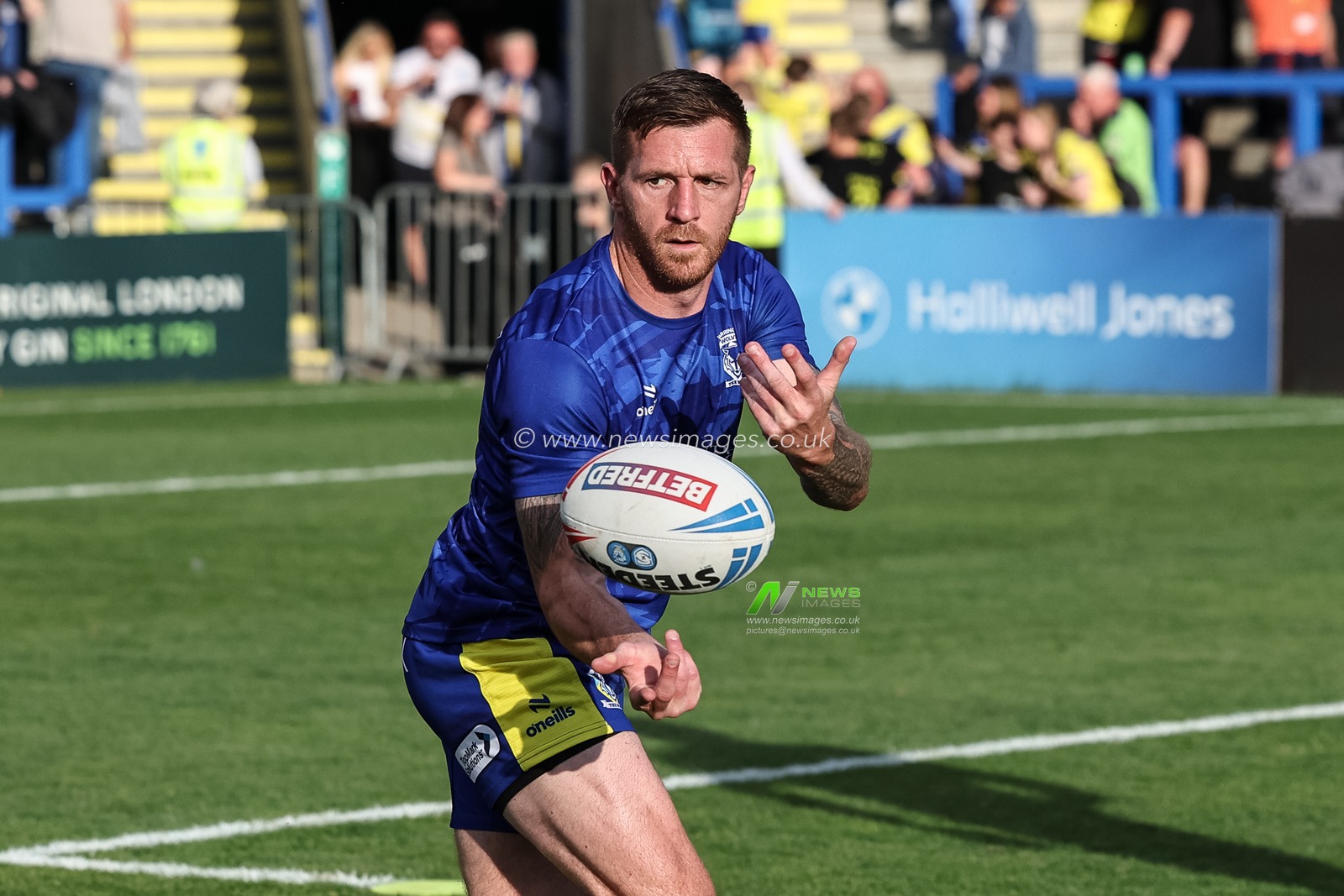 Marc Sneyd of Warrington Wolves in the pre-game warm up during the Betfred Super League Round 13 match Warrington Wolves vs Castleford Tigers at Halliwell Jones Stadium, Warrington, United Kingdom, 30th May 2025

(Photo by Mark Cosgrove/News Images)