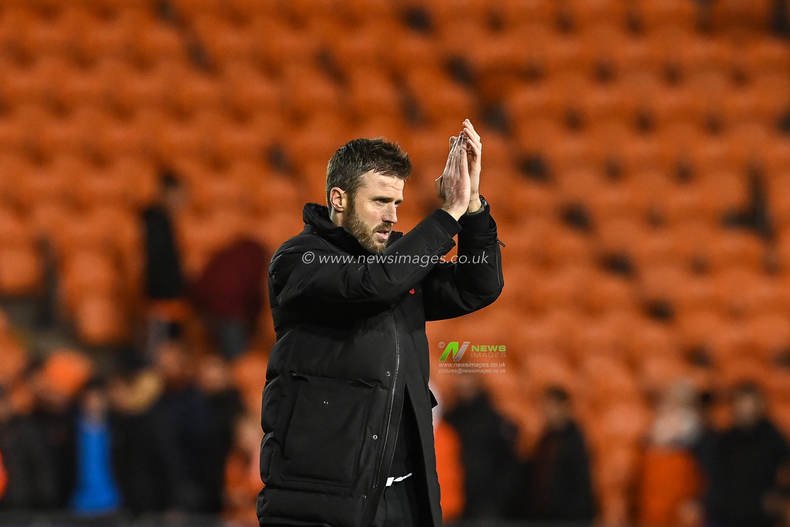 Michael Carrick Manager of Middlesbrough applauds the fans at the end of the Sky Bet Championship match Blackpool vs Middlesbrough at Bloomfield Road, Blackpool, United Kingdom, 8th November 2022

(Photo by Craig Thomas/News Images)
