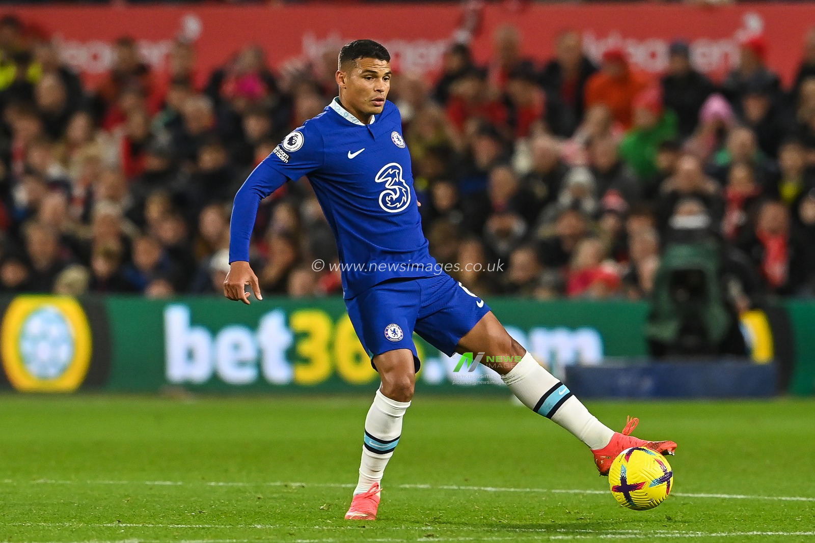 Thiago Silva #6 of Chelsea controls the ball during the Premier League match Nottingham Forest vs Chelsea at City Ground, Nottingham, United Kingdom, 1st January 2023

(Photo by Craig Thomas/News Images)