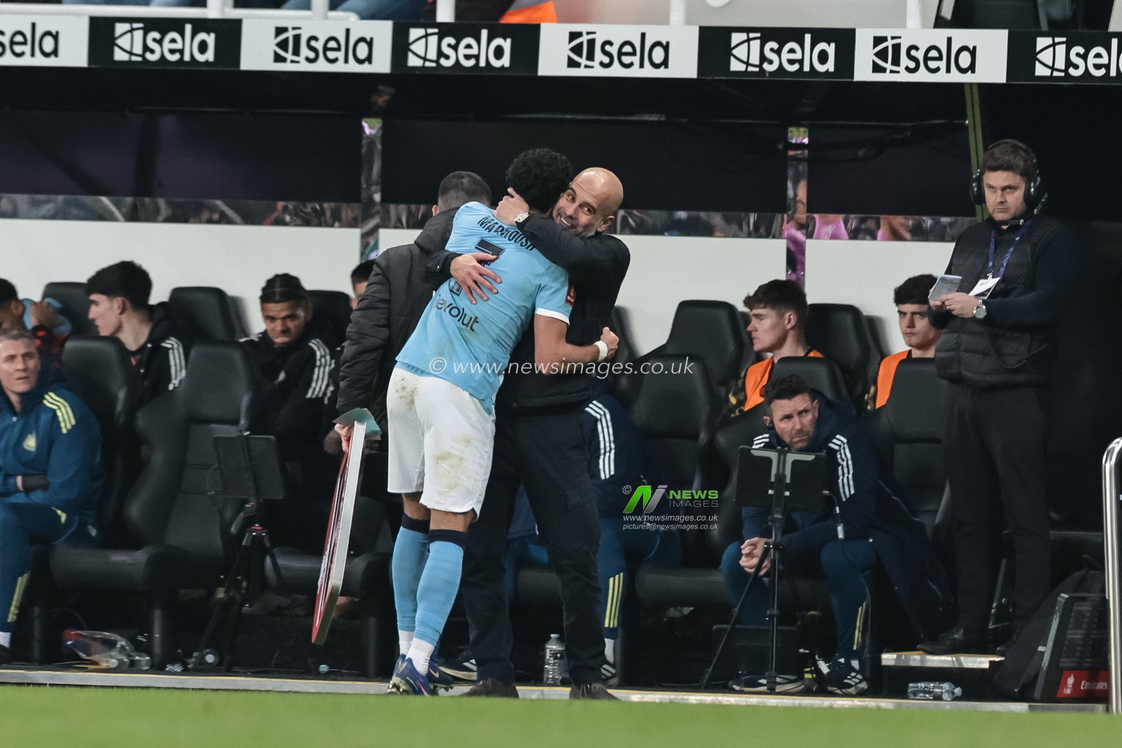 Pep Guardiola manager of Manchester City embraces Omar Marmoush of Manchester City after he’s substituted during the Emirates FA Cup 5th Round  match Newcastle Untied vs Manchester City at St. James's Park, Newcastle, United Kingdom on 07 March 2026

(Photo by Mark Cosgrove/News Images)