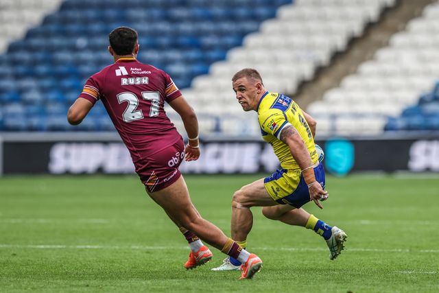 George Williams of Warrington Wolves breaks with the ball during the Betfred Super League Round 23 match Huddersfield Giants vs Warrington Wolves at Accu Stadium, Huddersfield, United Kingdom, 24th August 2025

(Photo by Alfie Cosgrove/News Images)