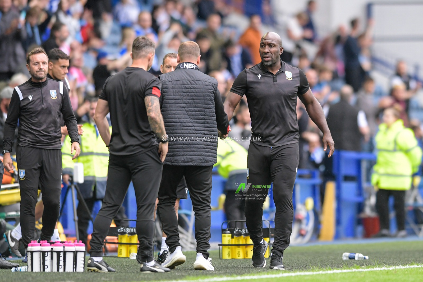 Darren Moore manager of Sheffield Wednesday shakes the hand of Richie Wellens manager of Doncaster Rovers after the game