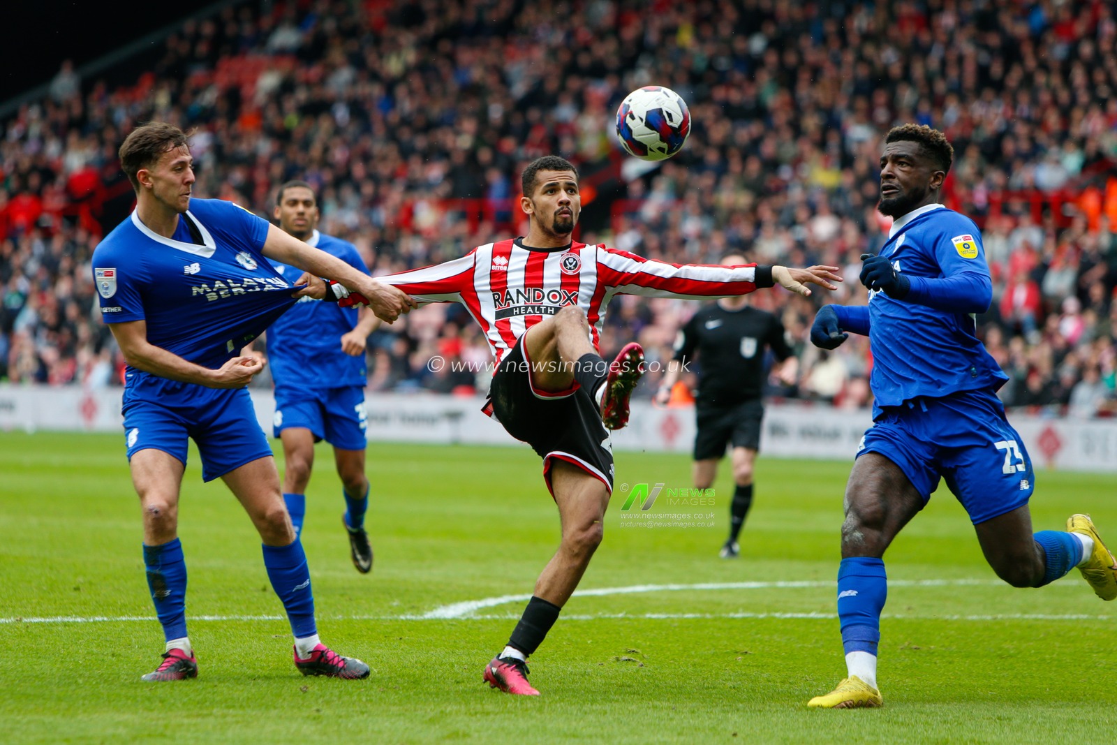 Iliman Ndiaye #29 of Sheffield United holds off Cedric Kipre #23 of Cardiff City and Ryan Wintle #6 of Cardiff City during the Sky Bet Championship match Sheffield United vs Cardiff City at Bramall Lane, Sheffield, United Kingdom, 15th April 2023

(Photo by Ben Early/News Images)