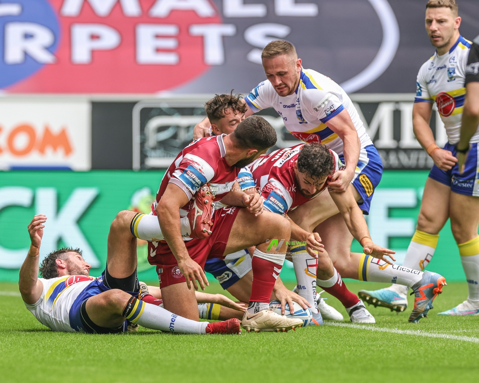 Toby King #3 of Wigan Warriors goes over for a try during the Betfred Challenge Cup Quarter-Final match Wigan Warriors vs Warrington Wolves at DW Stadium, Wigan, United Kingdom, 18th June 2023

(Photo by Mark Cosgrove/News Images)