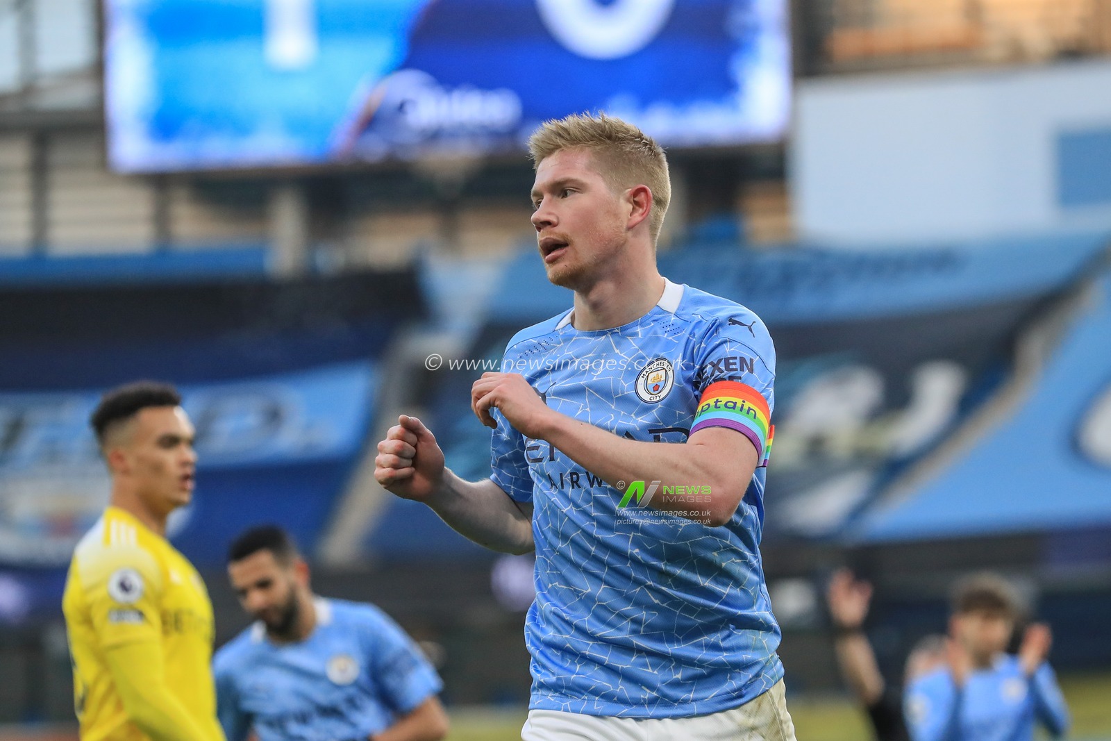 Kevin De Bruyne #17 of Manchester City reacts after missing a shot on goal