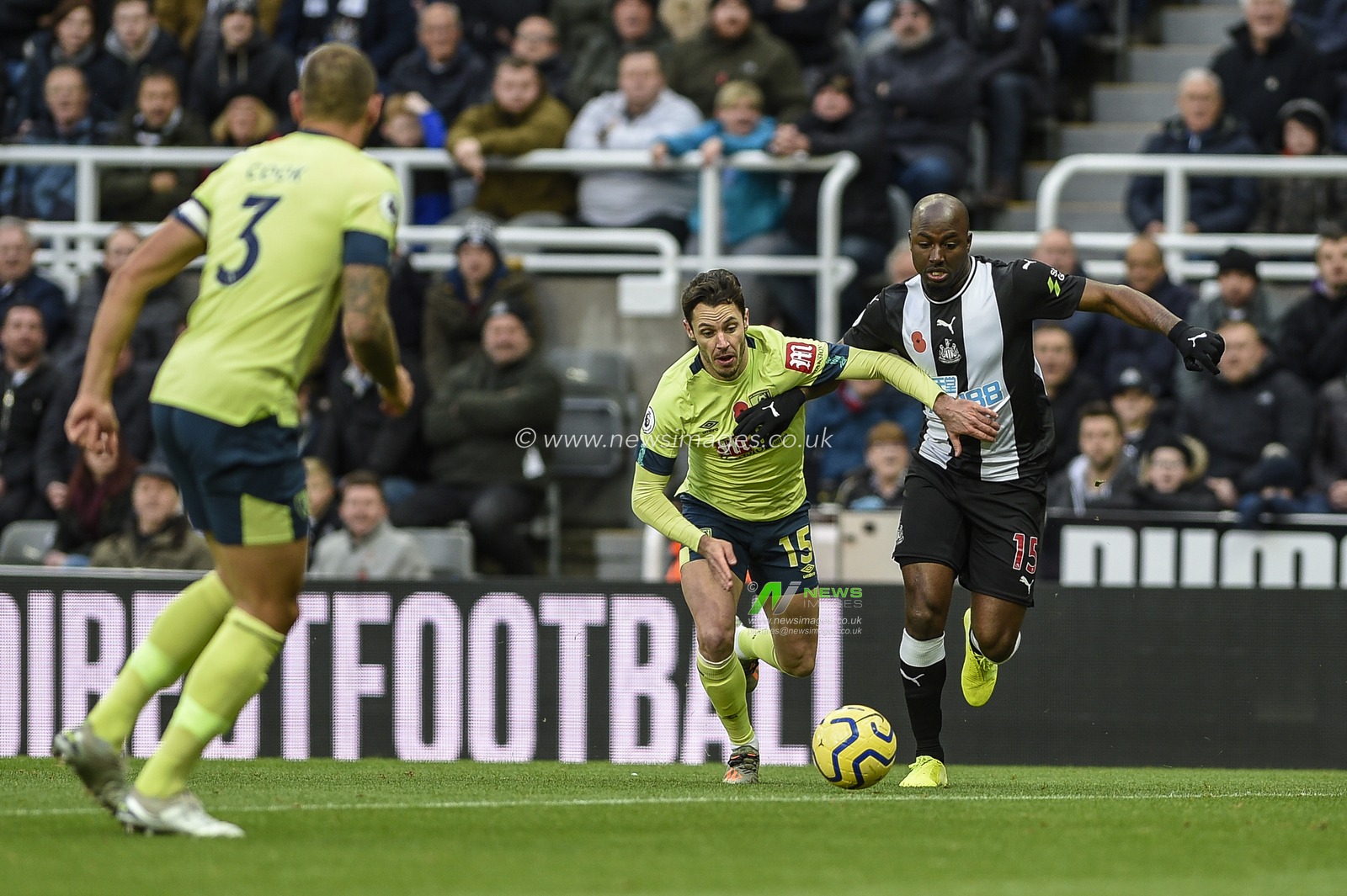 9th November 2019, St. James's Park, Newcastle, England; Premier League, Newcastle United v Bournemouth : Jetro Willems (15) of Newcastle United battles for possession with Adam Smith (15) of Bournemouth

Credit: Iam Burn/News Images