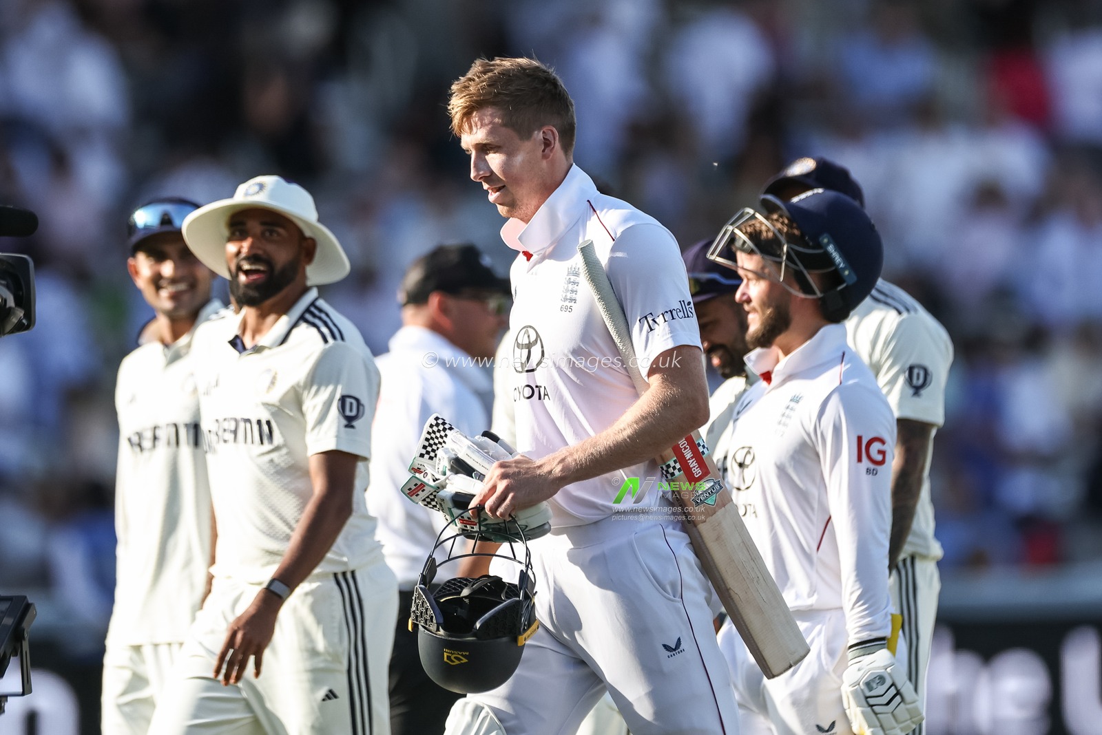 Zak Crawley of England makes a hasty retreat at stumps as England only bat for one over in their second innings during the 3rd Rothesay Test Match Day 3 England v India at Lords, London, United Kingdom, 12th July 2025

(Photo by Mark Cosgrove/News Images)
