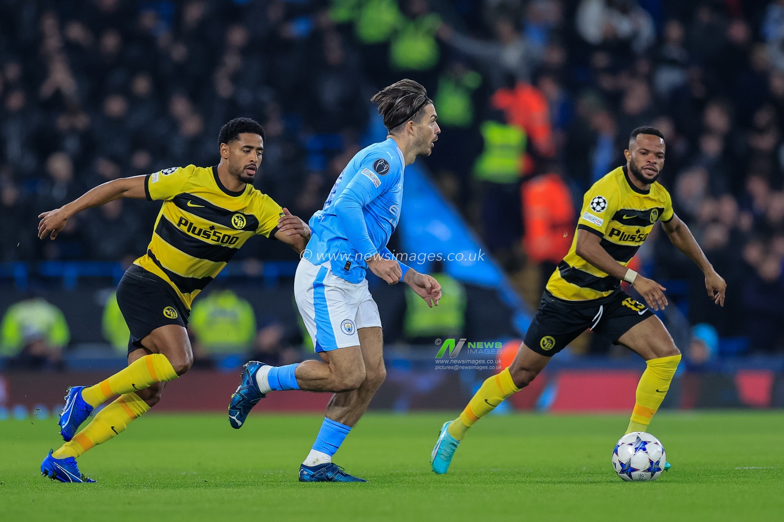 Jack Grealish #10 of Manchester City breaks with the ball during the UEFA Champions League match Manchester City vs Young Boys at Etihad Stadium, Manchester, United Kingdom, 7th November 2023

(Photo by Conor Molloy/News Images)