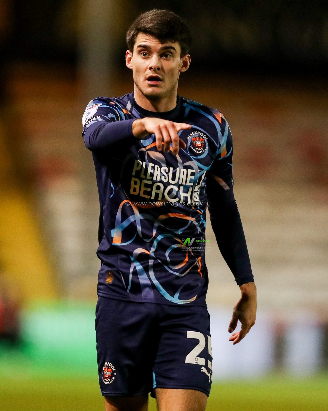 Rob Apter of Blackpool gives the team instructions during the Sky Bet League 1 match Lincoln City vs Blackpool at Gelder Group Sincil Bank Stadium, Lincoln, United Kingdom, 28th January 2025

(Photo by Izzy Poles/News Images)