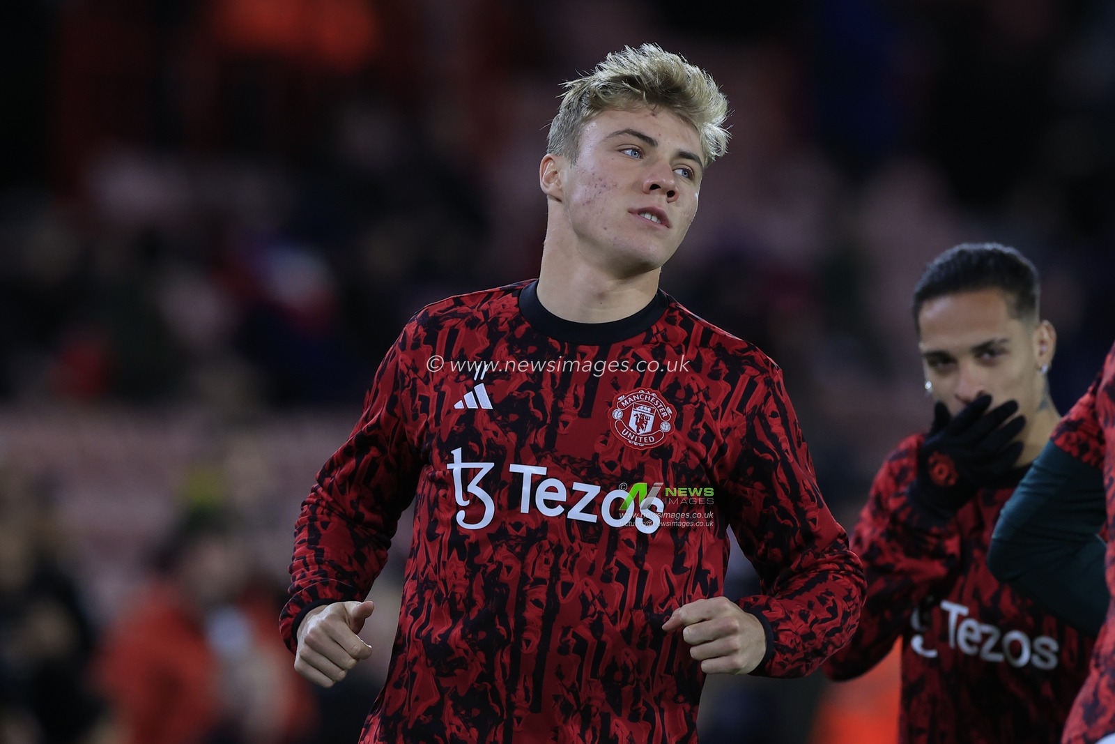 Rasmus Hojlund #11 of Manchester United warms up for the game ahead of the Premier League match Sheffield United vs Manchester United at Bramall Lane, Sheffield, United Kingdom, 21st October 2023

(Photo by Conor Molloy/News Images)