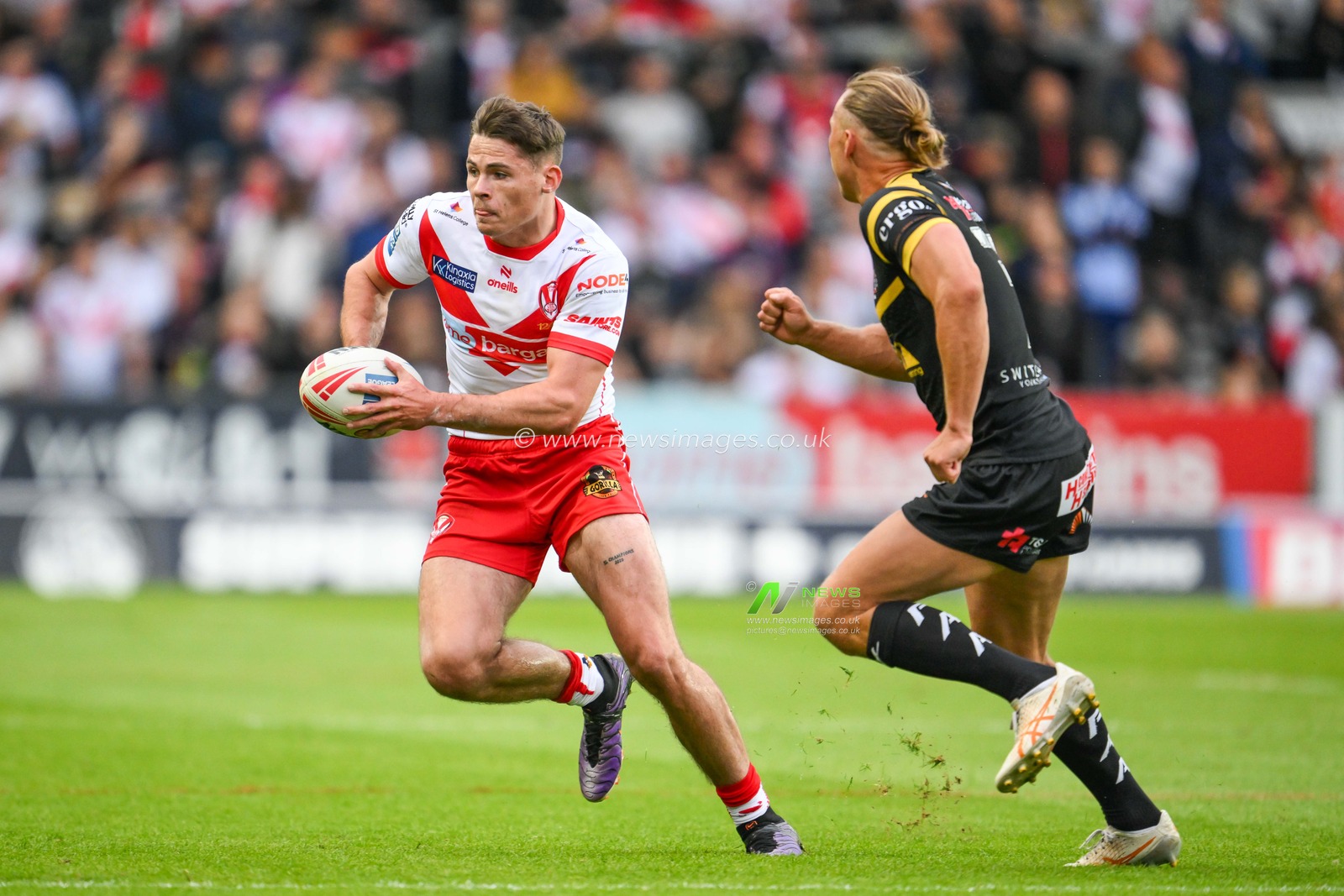 Jack Welsby of St. Helens makes a break during the Betfred Super League Round 16 match St Helens vs Castleford Tigers at Totally Wicked Stadium, St Helens, United Kingdom, 5th July 2024

(Photo by Craig Thomas/News Images)