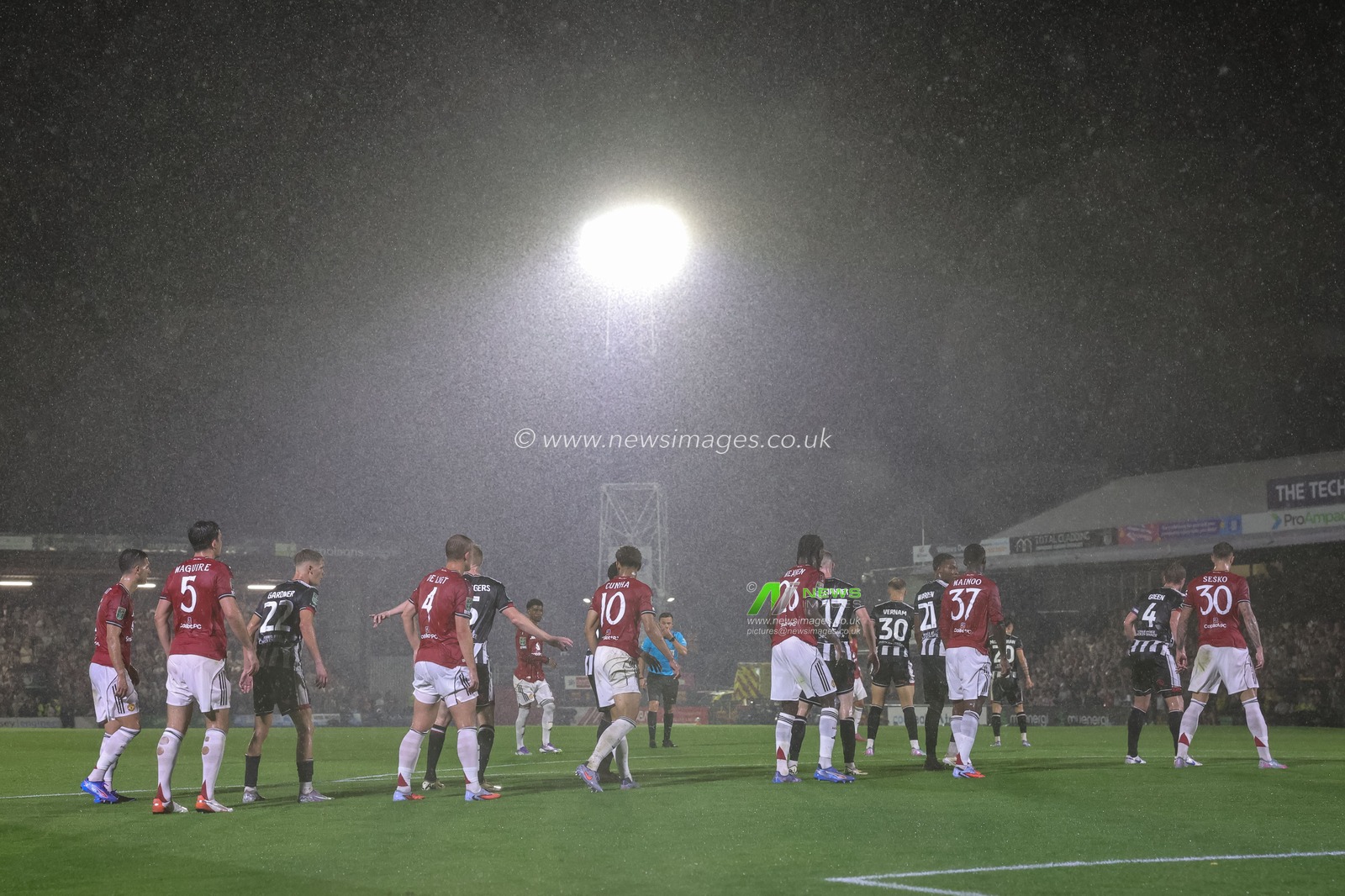 Manchester Unites line up for an attacking free kick in the pouring rain during the Carabao Cup match Grimsby Town vs Manchester United at Blundell Park, Cleethorpes, United Kingdom, 27th August 2025

(Photo by Mark Cosgrove/News Images)
