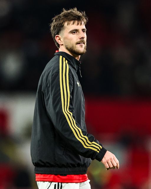 Mason Mount of Manchester Untied in the pregame warmup session during the Premier League match Manchester United vs Newcastle United at Old Trafford, Manchester, United Kingdom, 26th December 2025

(Photo by Alfie Cosgrove/News Images)

*** GER AUT SUI OUT ***